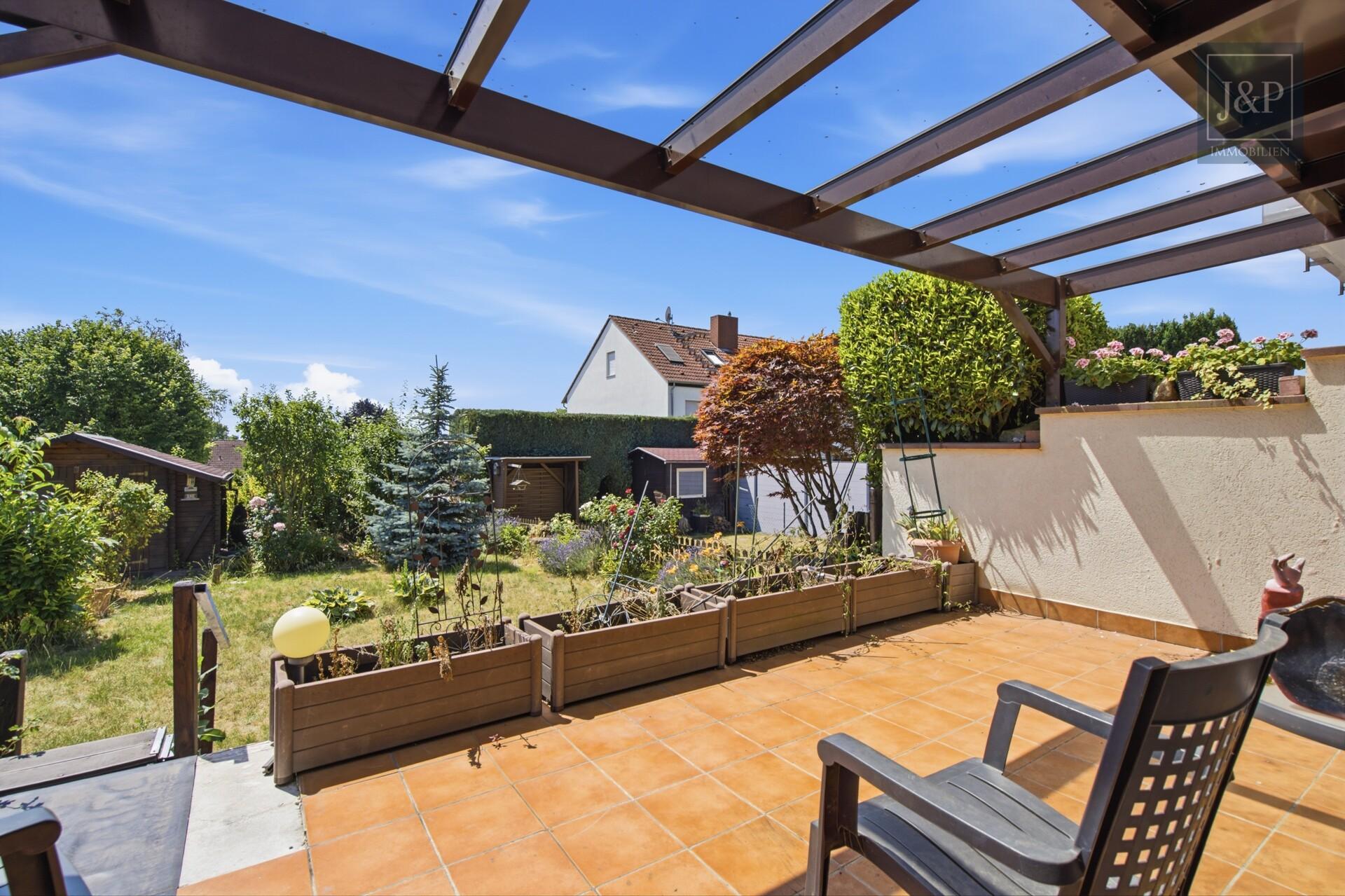 Energetisches Familienzuhause mit Fernblick in guter Lage von Nordenstadt - Terrasse
