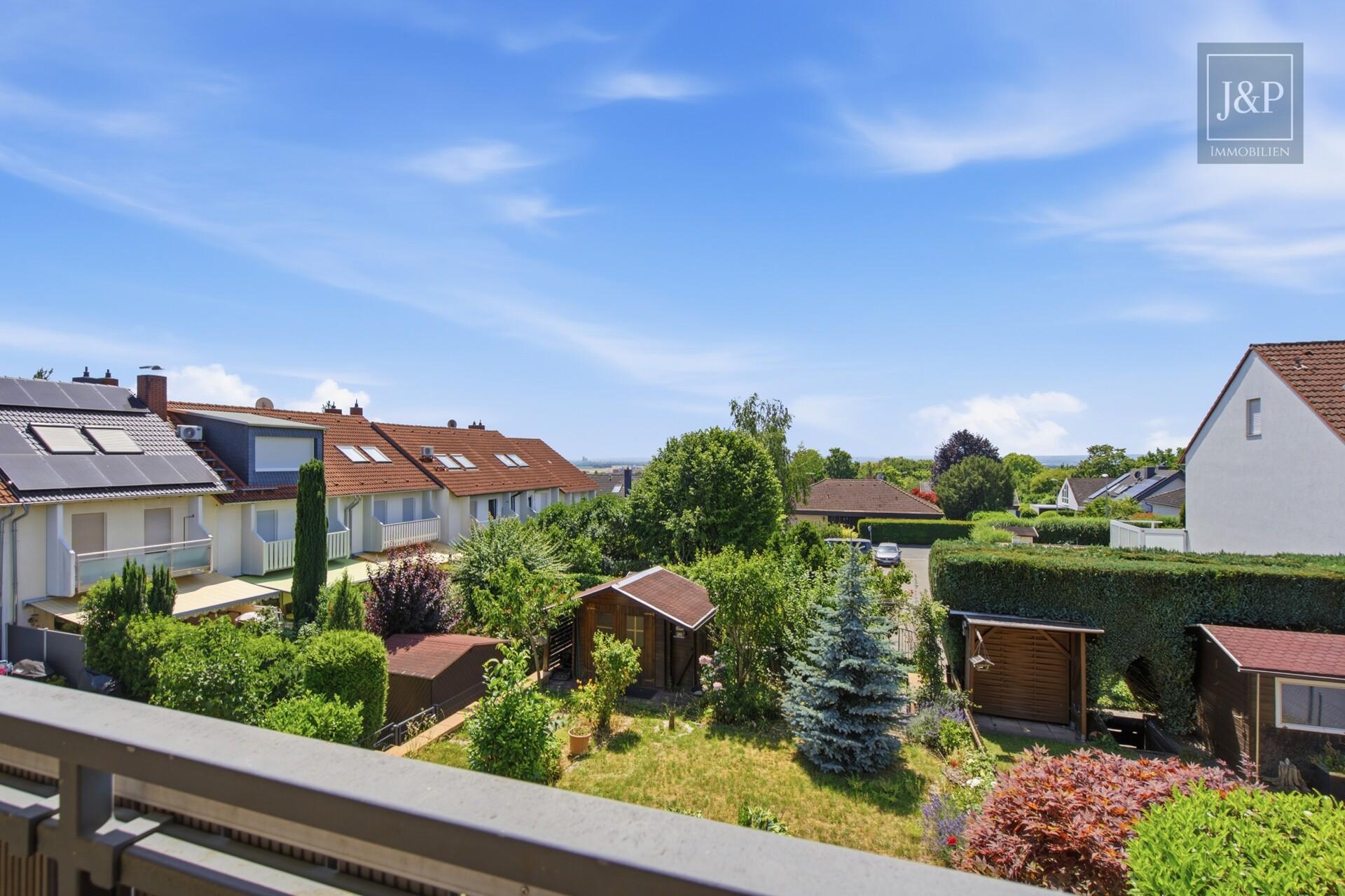 Energetisches Familienzuhause mit Fernblick in guter Lage von Nordenstadt - Balkon OG