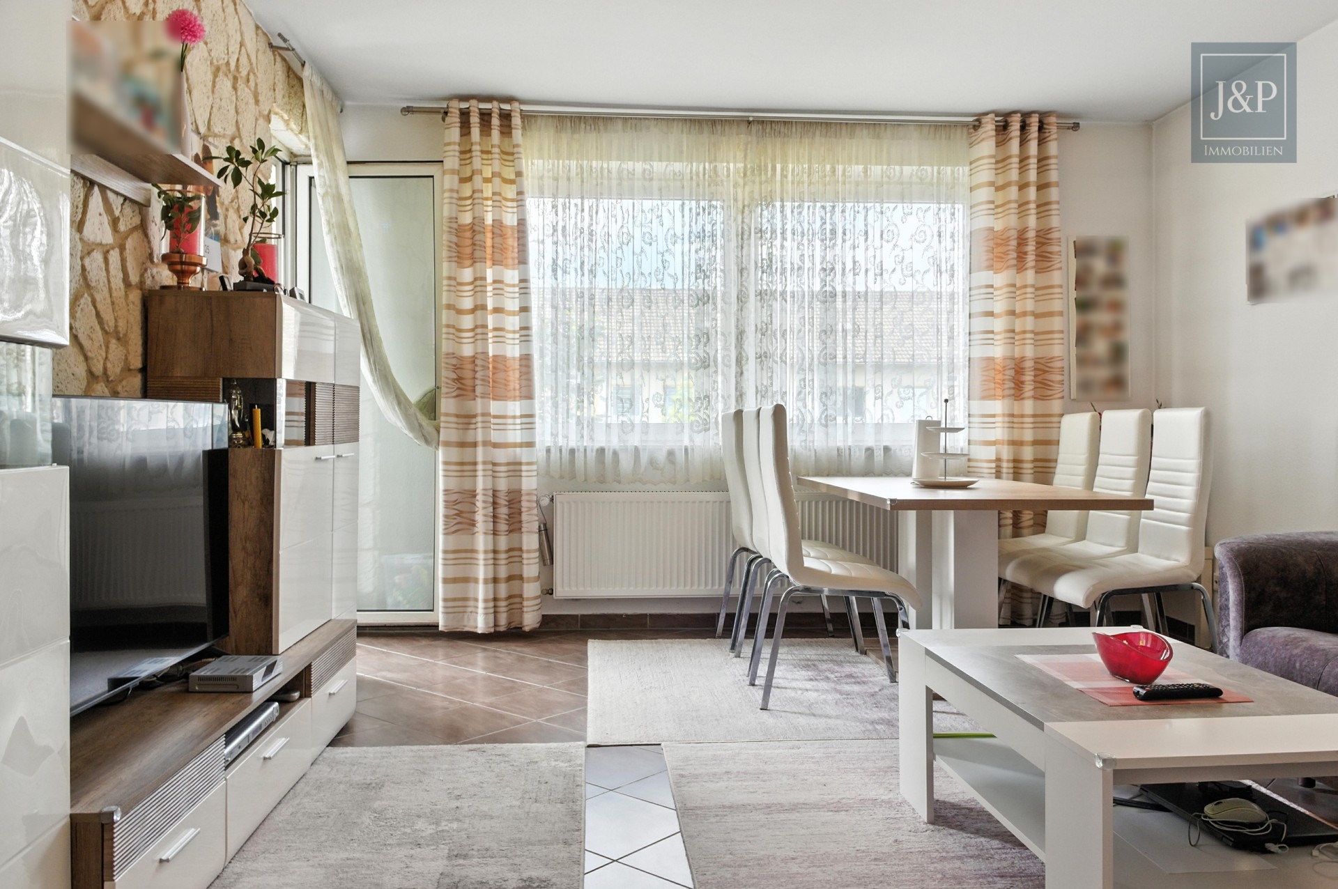 Hell, ruhig & gut gepflegt – Eigentumswohnung mit Wohlfühlfaktor! - Wohnzimmer