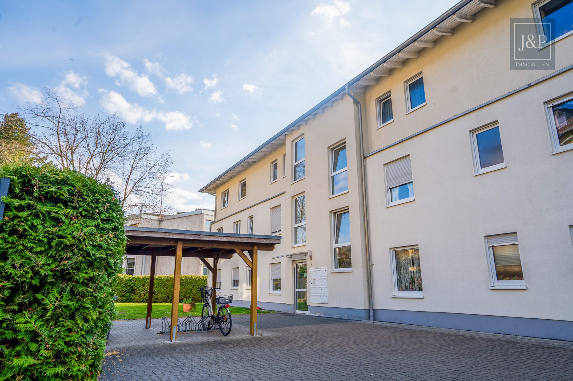 !! Bieterverfahren !! - Penthouse mit Dachterrasse – Großzügig & Komfortabel - Perfekt für das Alter - Außenansicht