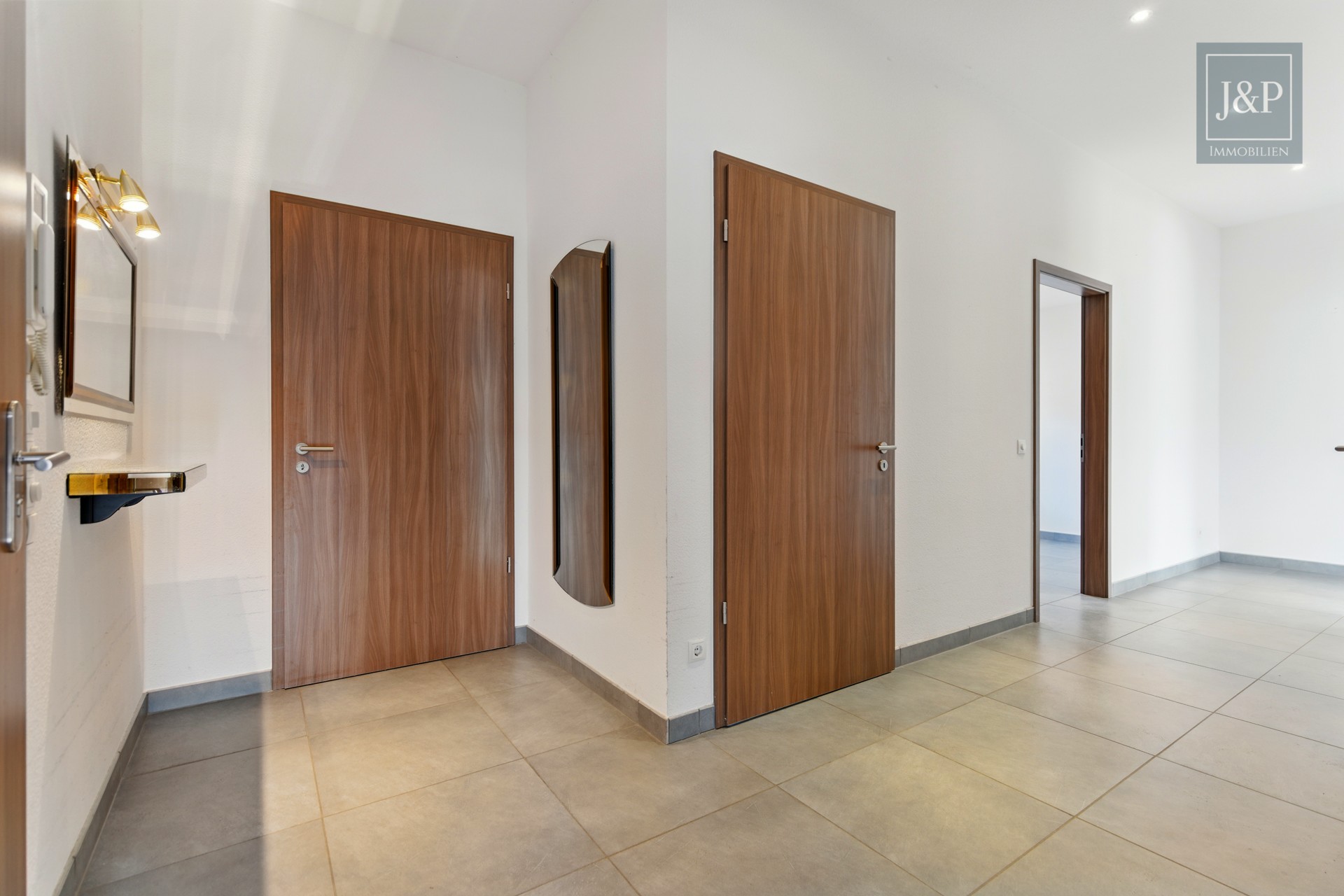 !! Bieterverfahren !! - Penthouse mit Dachterrasse – Großzügig & Komfortabel - Perfekt für das Alter - Flur