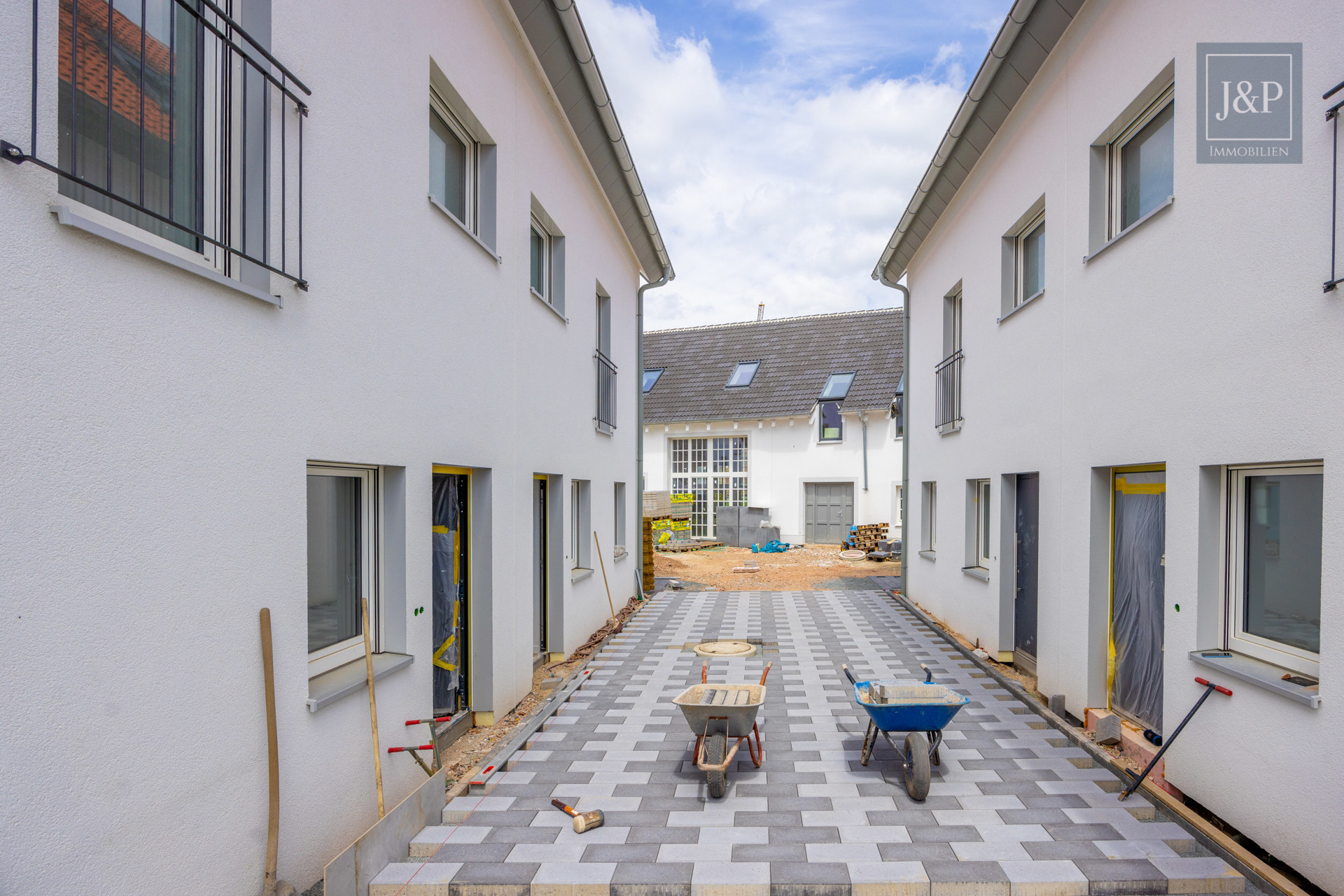 KfW 55 Neubau! 4 Doppelhaushälften und eine einzigartige Villa (zu 90% fertiggestellt) - Außenansicht Doppelhaushälften