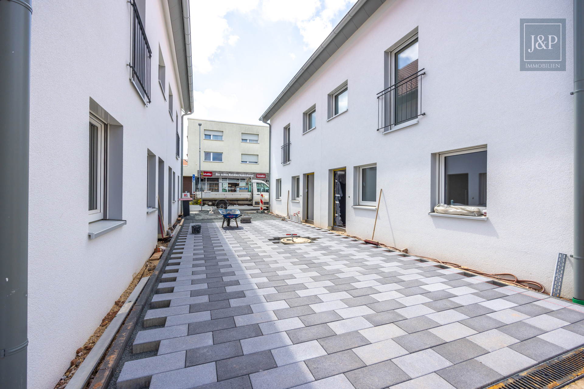 KfW 55 Neubau! 4 Doppelhaushälften und eine einzigartige Villa (zu 90% fertiggestellt) - Außenansicht Doppelhaushälften