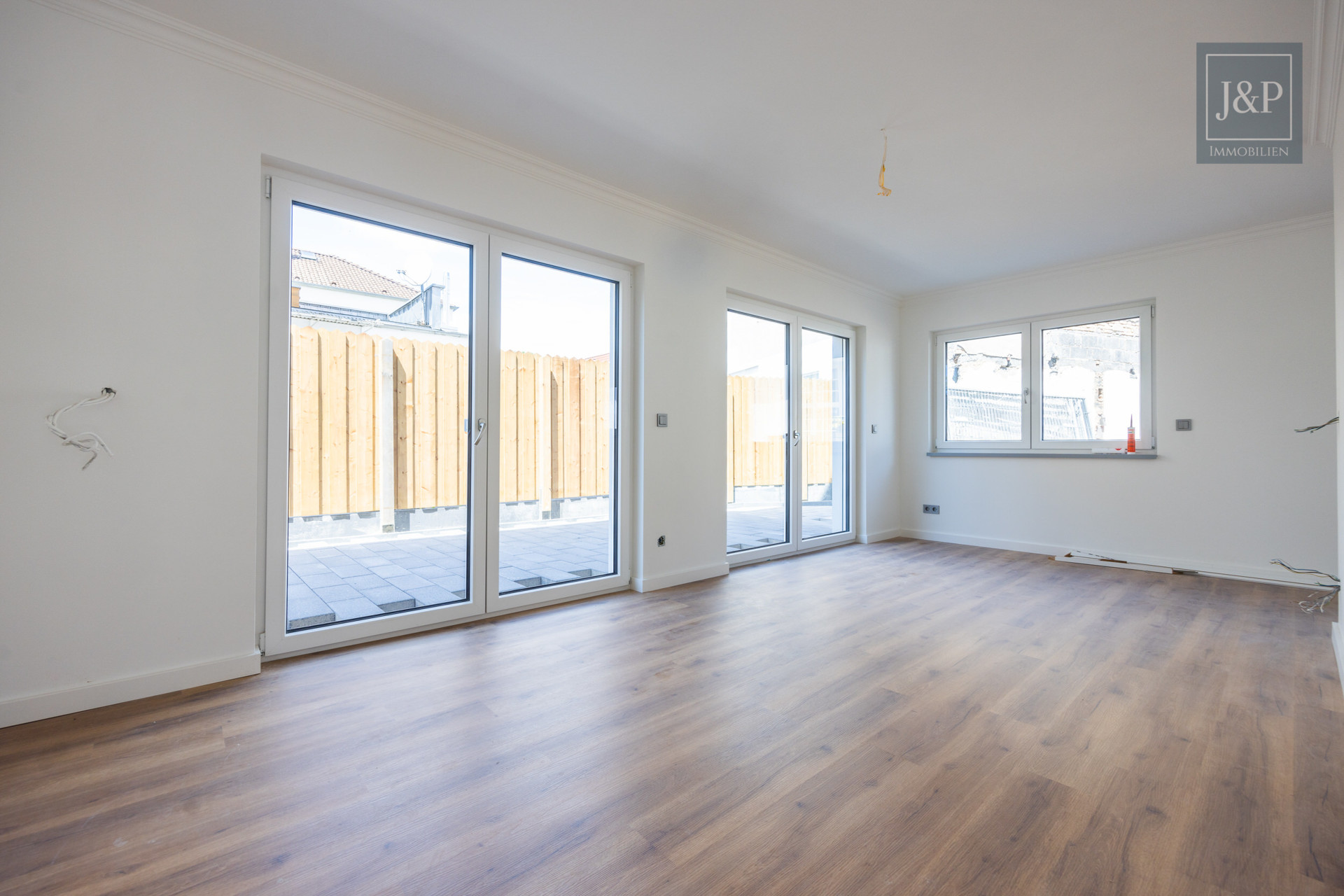 KfW 55 Neubau! 4 Doppelhaushälften und eine einzigartige Villa (zu 90% fertiggestellt) - Doppelhaushälften Innenausbau