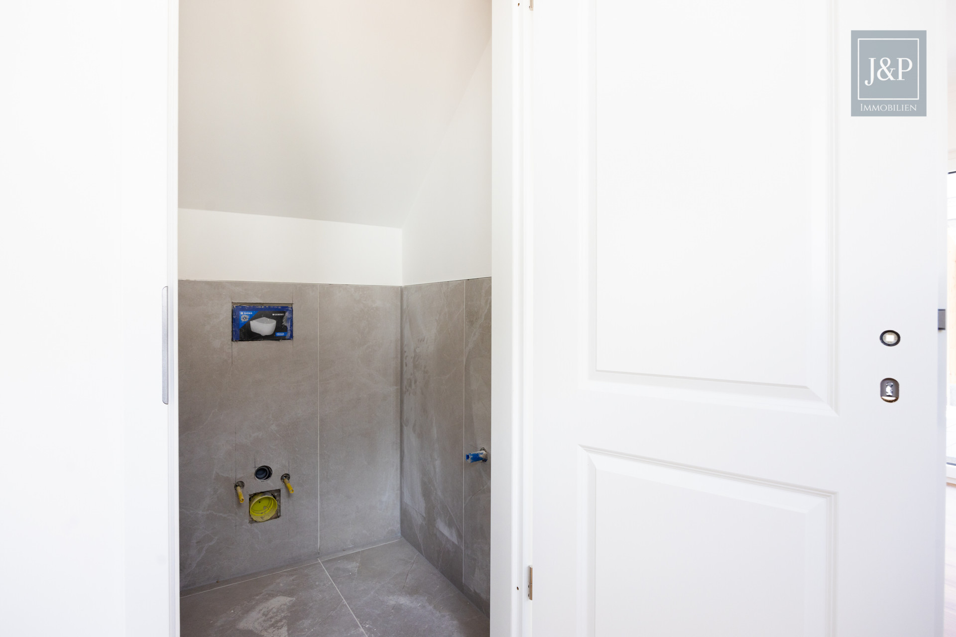 KfW 55 Neubau! 4 Doppelhaushälften und eine einzigartige Villa (zu 90% fertiggestellt) - Doppelhaushälften Gäste-WC