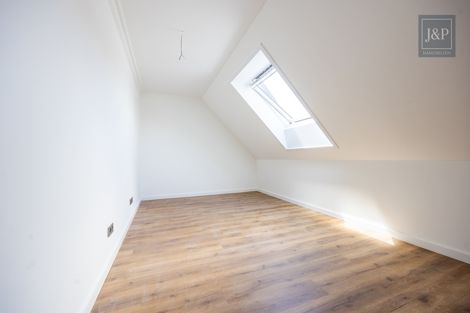 KfW 55 Neubau! 4 Doppelhaushälften und eine einzigartige Villa (zu 90% fertiggestellt) - Doppelhaushälften Innenausbau