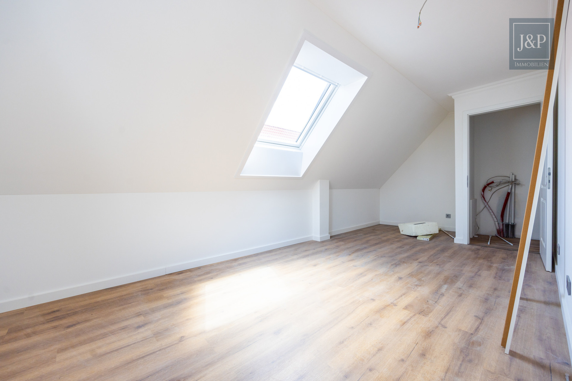 KfW 55 Neubau! 4 Doppelhaushälften und eine einzigartige Villa (zu 90% fertiggestellt) - Doppelhaushälften Innenausbau