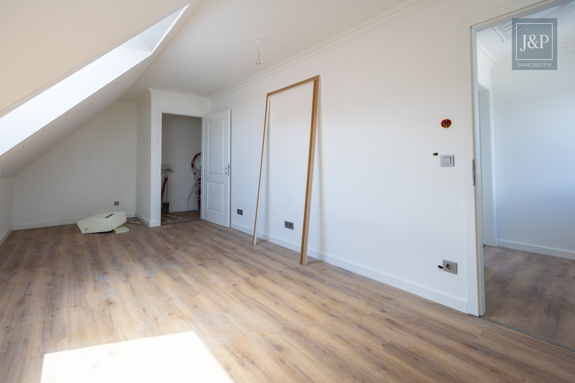 KfW 55 Neubau! 4 Doppelhaushälften und eine einzigartige Villa (zu 90% fertiggestellt) - Doppelhaushälften Innenausbau