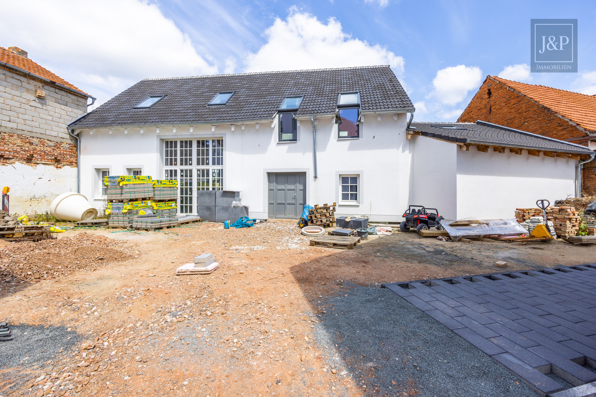 KfW 55 Neubau! 4 Doppelhaushälften und eine einzigartige Villa (zu 90% fertiggestellt) - Villa Außenansicht