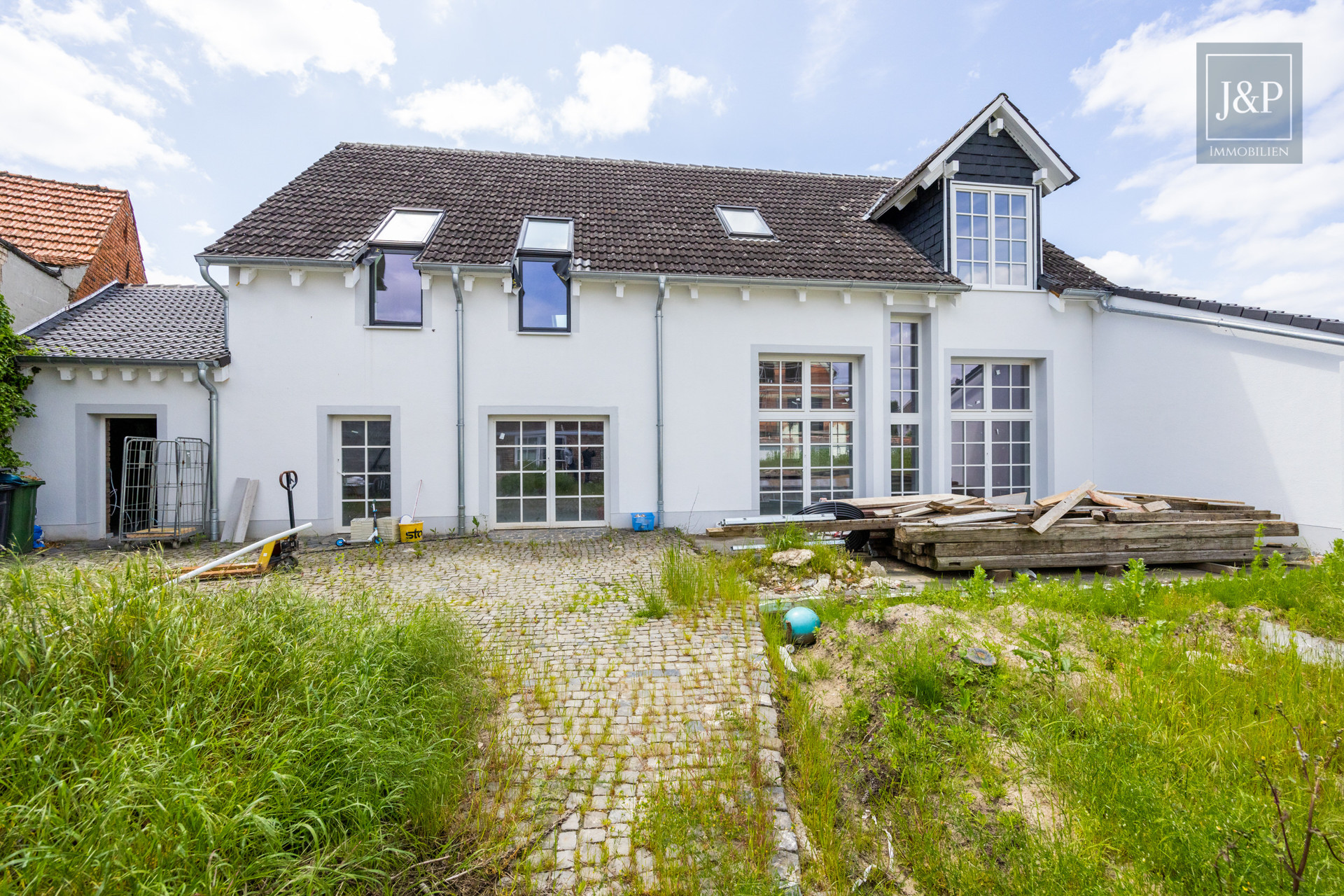 KfW 55 Neubau! 4 Doppelhaushälften und eine einzigartige Villa (zu 90% fertiggestellt) - Villa Außenansicht
