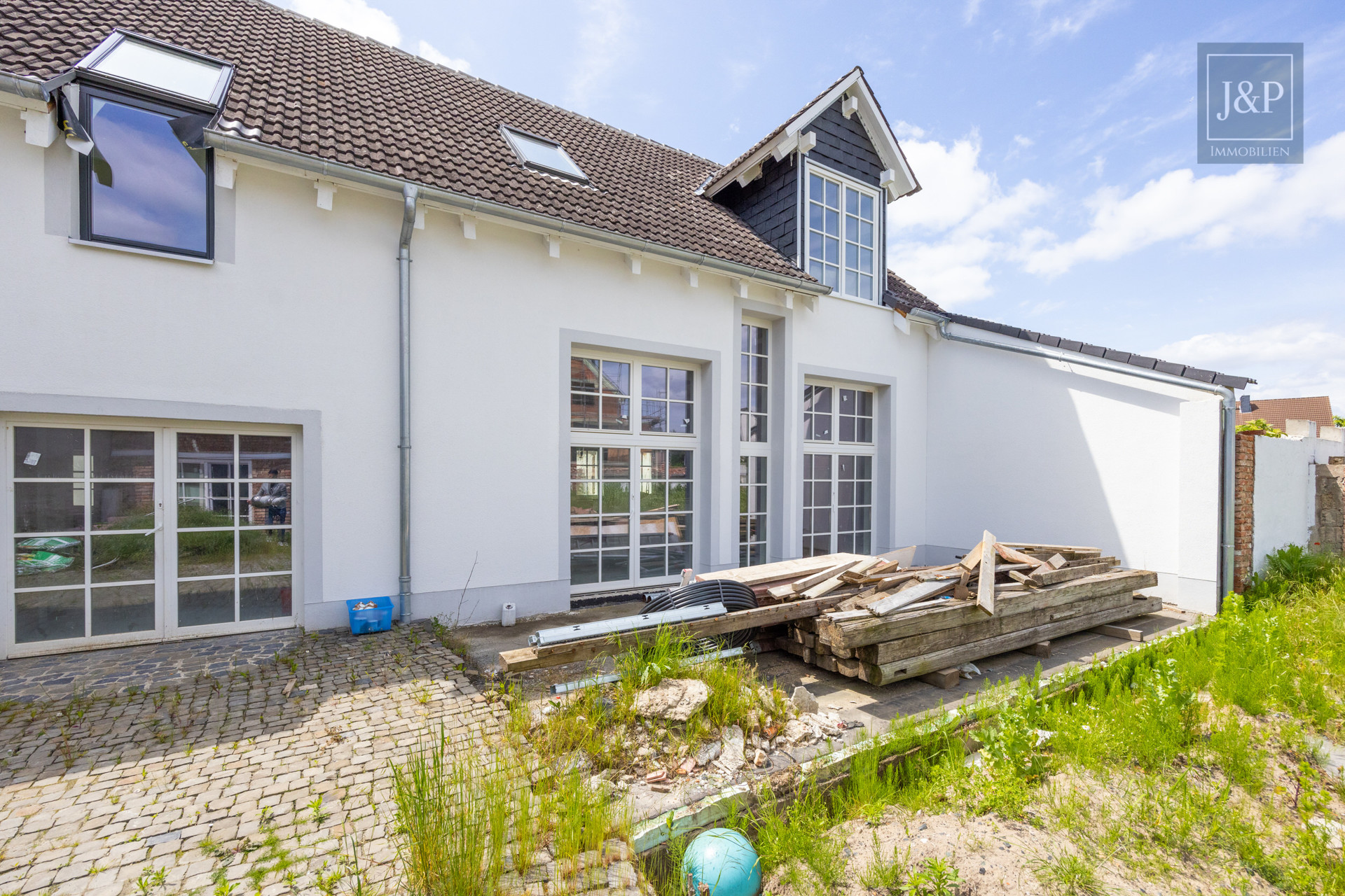KfW 55 Neubau! 4 Doppelhaushälften und eine einzigartige Villa (zu 90% fertiggestellt) - Villa Außenansicht