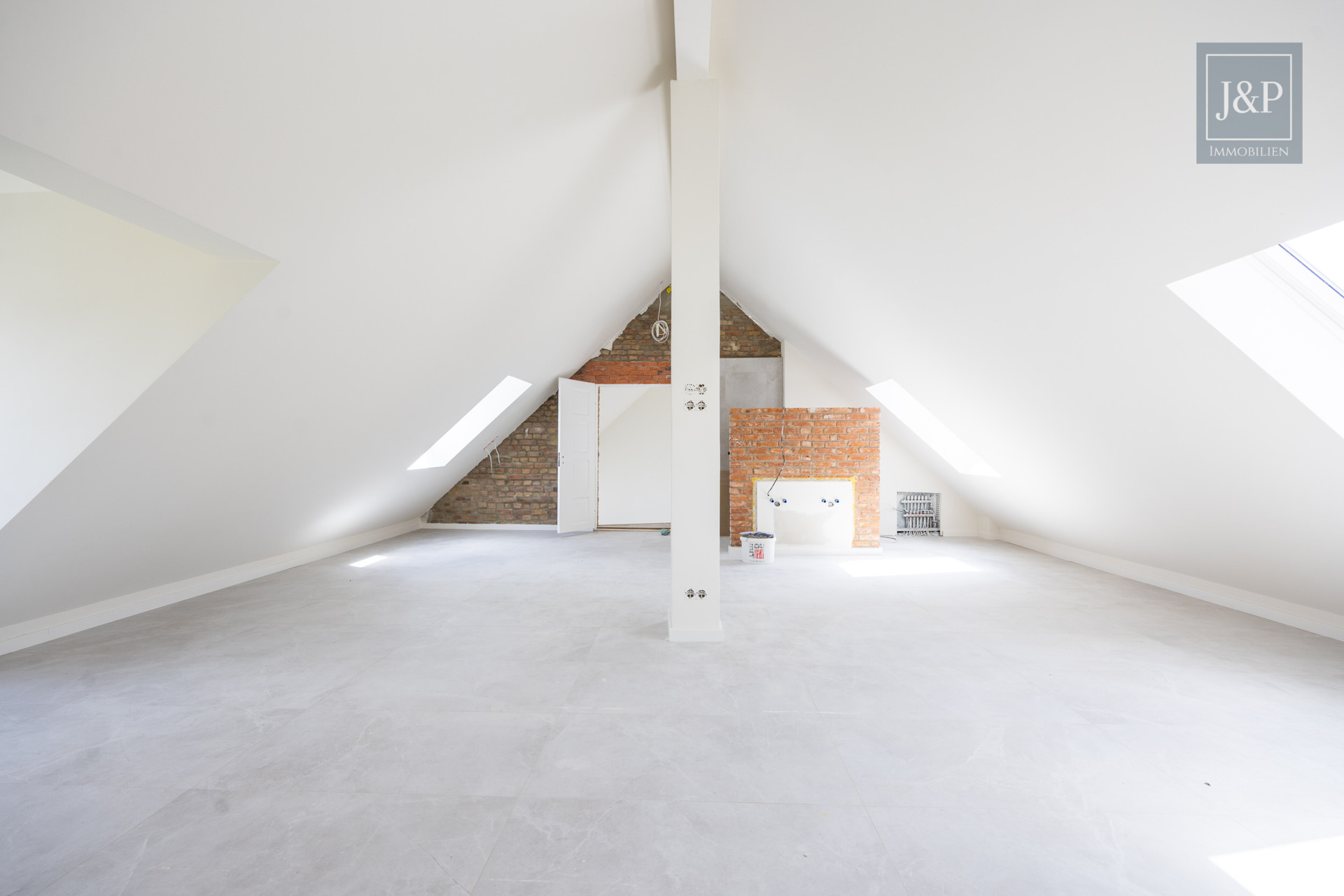 KfW 55 Neubau! 4 Doppelhaushälften und eine einzigartige Villa (zu 90% fertiggestellt) - Villa Innenausbau
