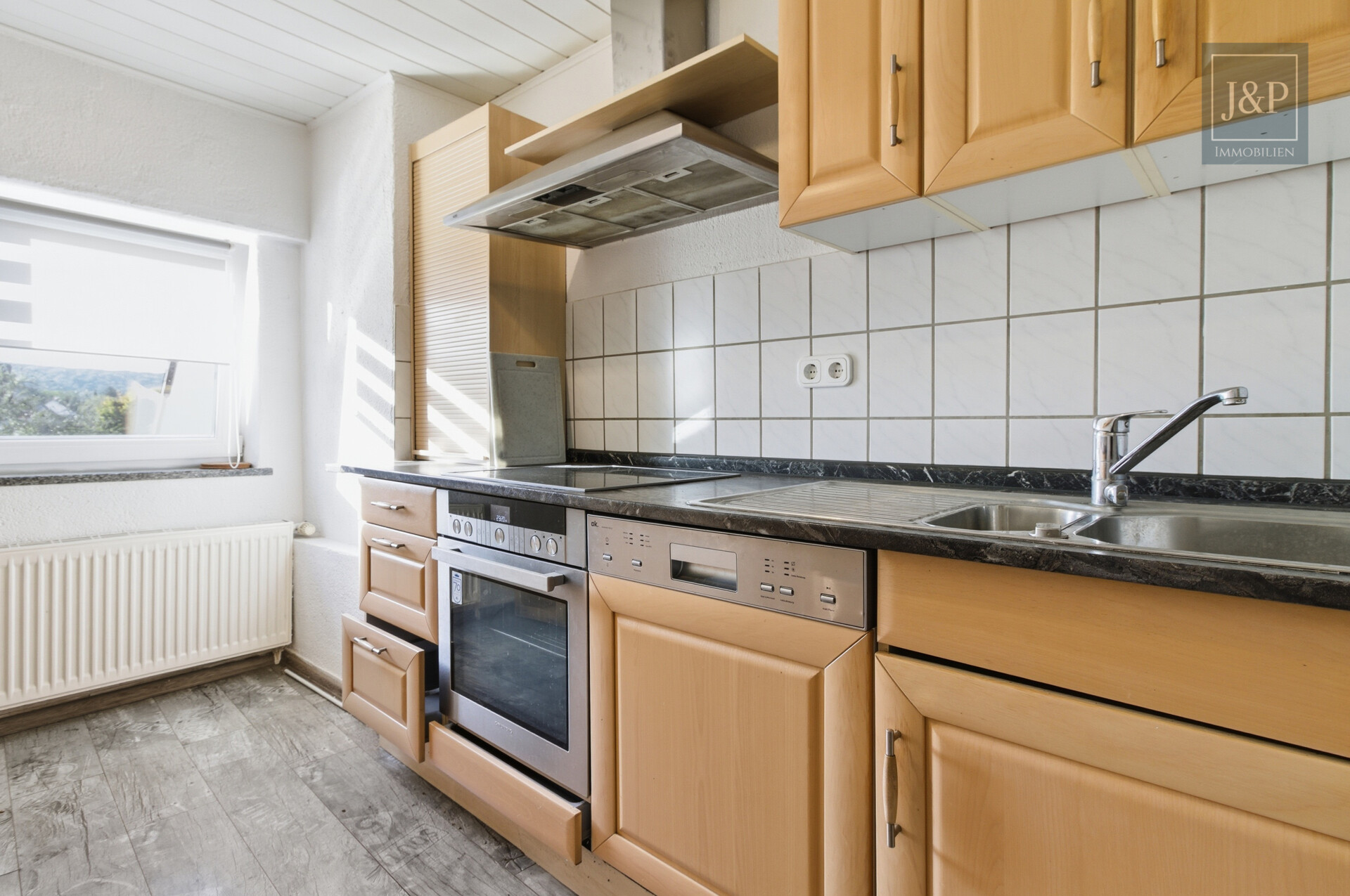 Ihr Eigenheim: Modernisiertes EFH mit Einliegerwohnung, großem Carport und eigenem Garten - 1.OG Küche