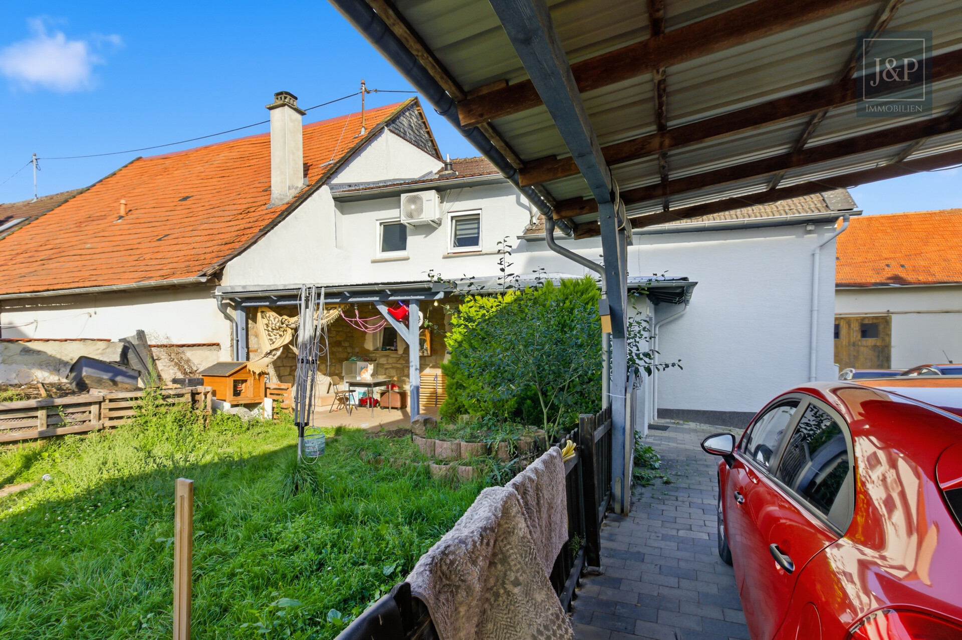 Ihr Eigenheim: Modernisiertes EFH mit Einliegerwohnung, großem Carport und eigenem Garten - Rückseite Haus