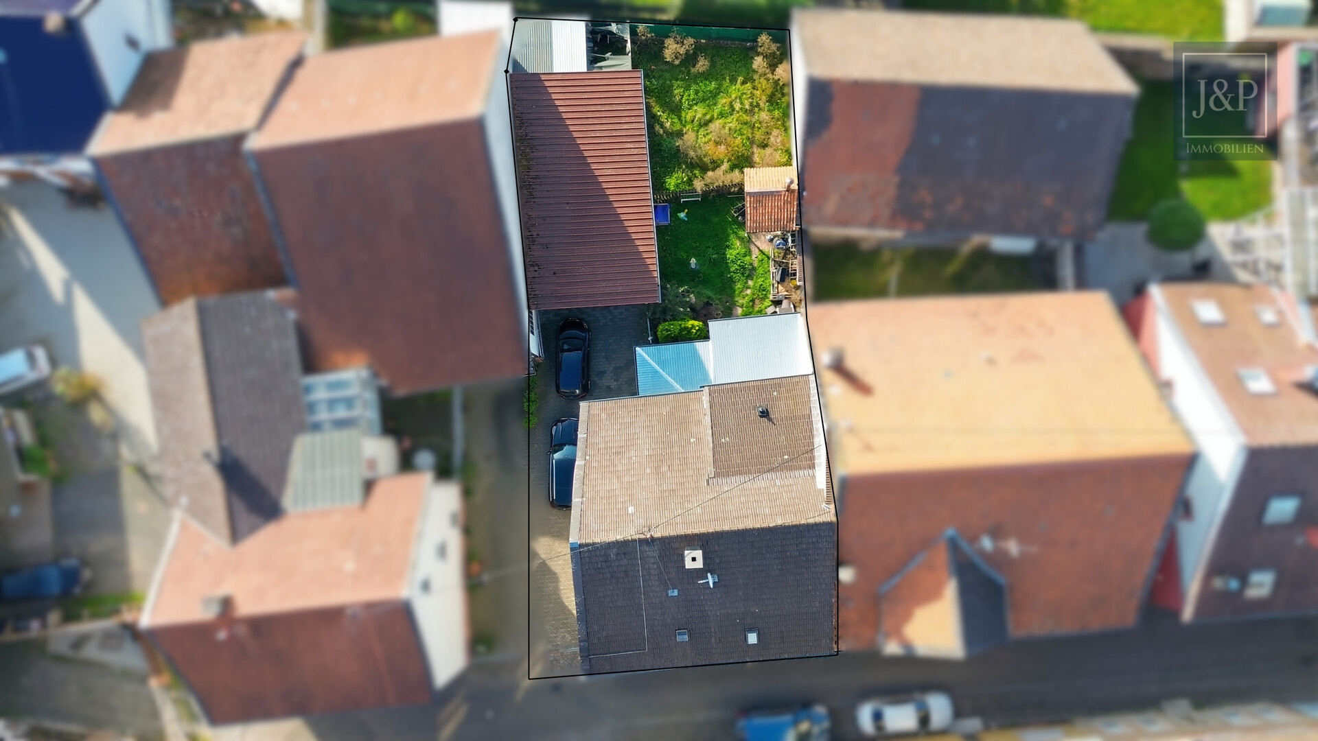 Ihr Eigenheim: Modernisiertes EFH mit Einliegerwohnung, großem Carport und eigenem Garten - Außenansicht Oben