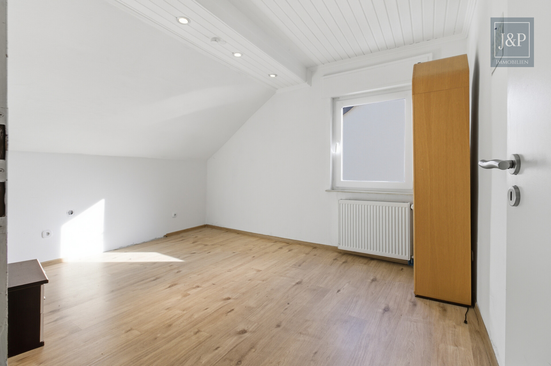 Ihr Eigenheim: Modernisiertes EFH mit Einliegerwohnung, großem Carport und eigenem Garten - 1.OG Schlafzimmer 1