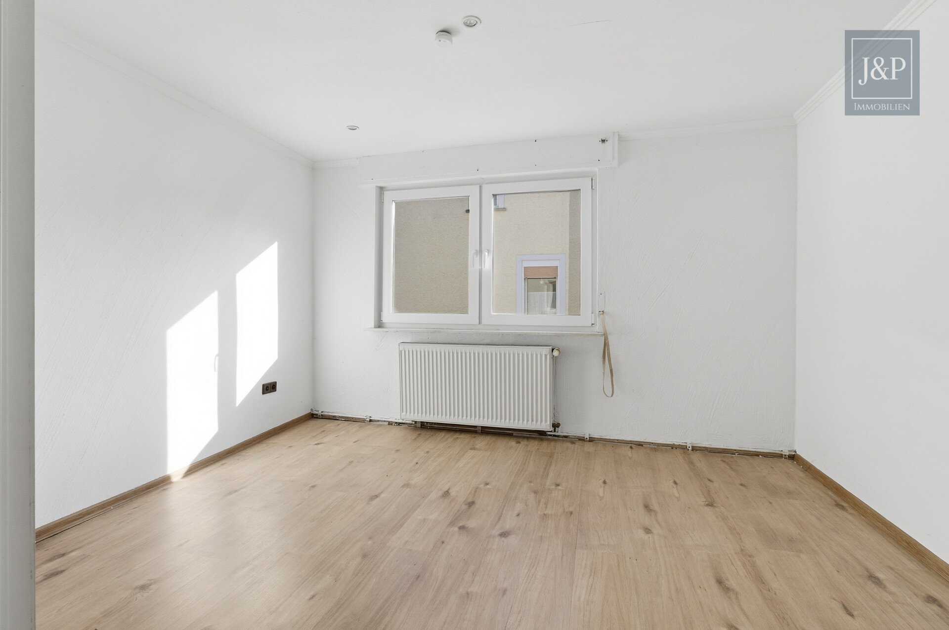 Ihr Eigenheim: Modernisiertes EFH mit Einliegerwohnung, großem Carport und eigenem Garten - 1.OG Schlafzimmer 2