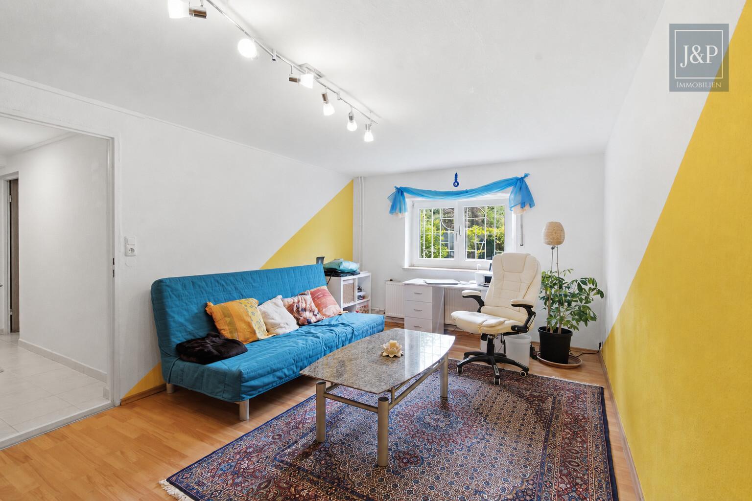 Modernes Familienzuhause im Bungalowstil mit Terrasse, Garten & 3 Garagen - Zimmer / Hobbyraum