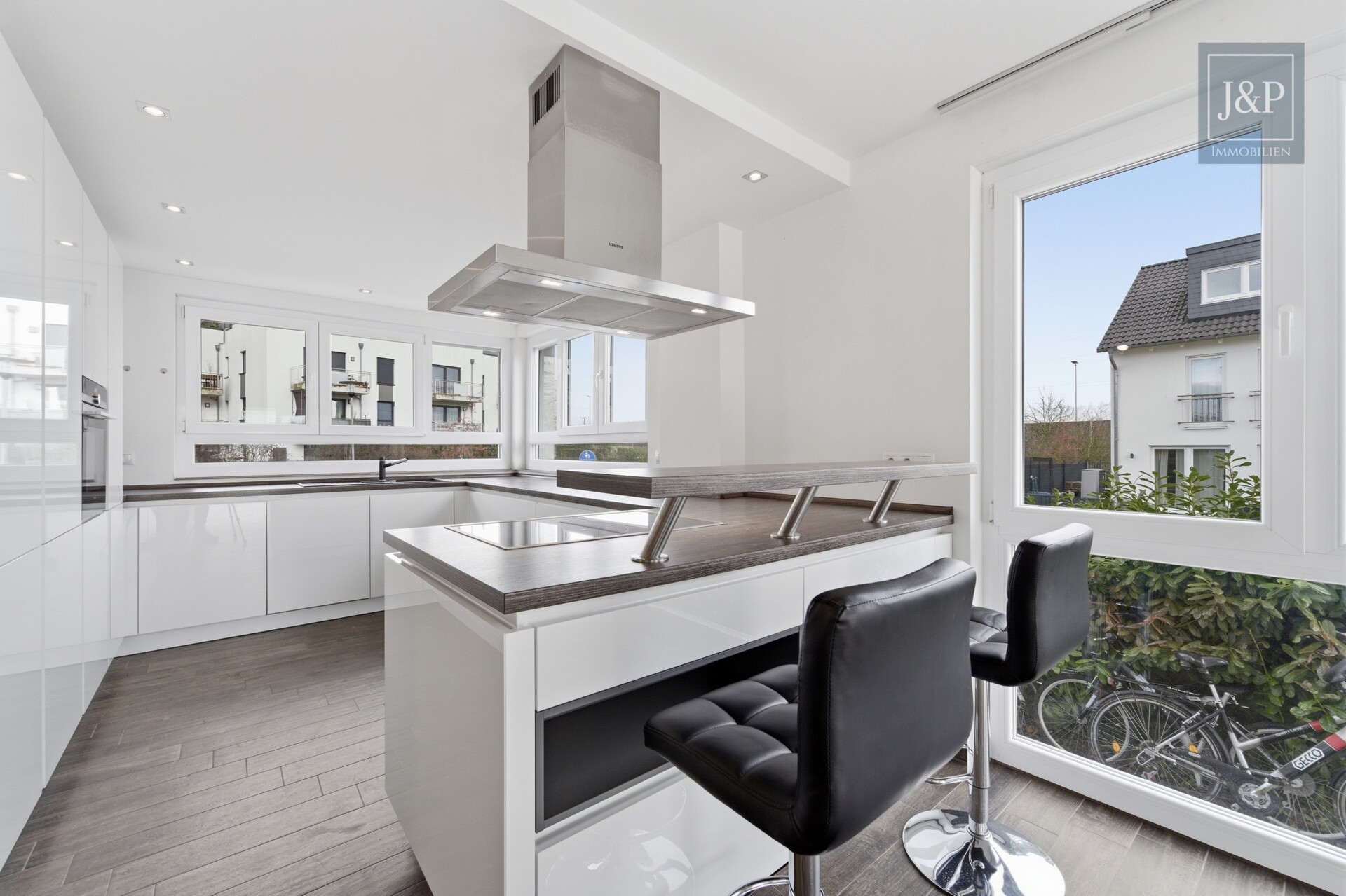 Moderne Maisonette Wohnung mit Garten & Balkon, KfW-70-Standard & 2 Stellplätzen in Kelsterbach - Küche