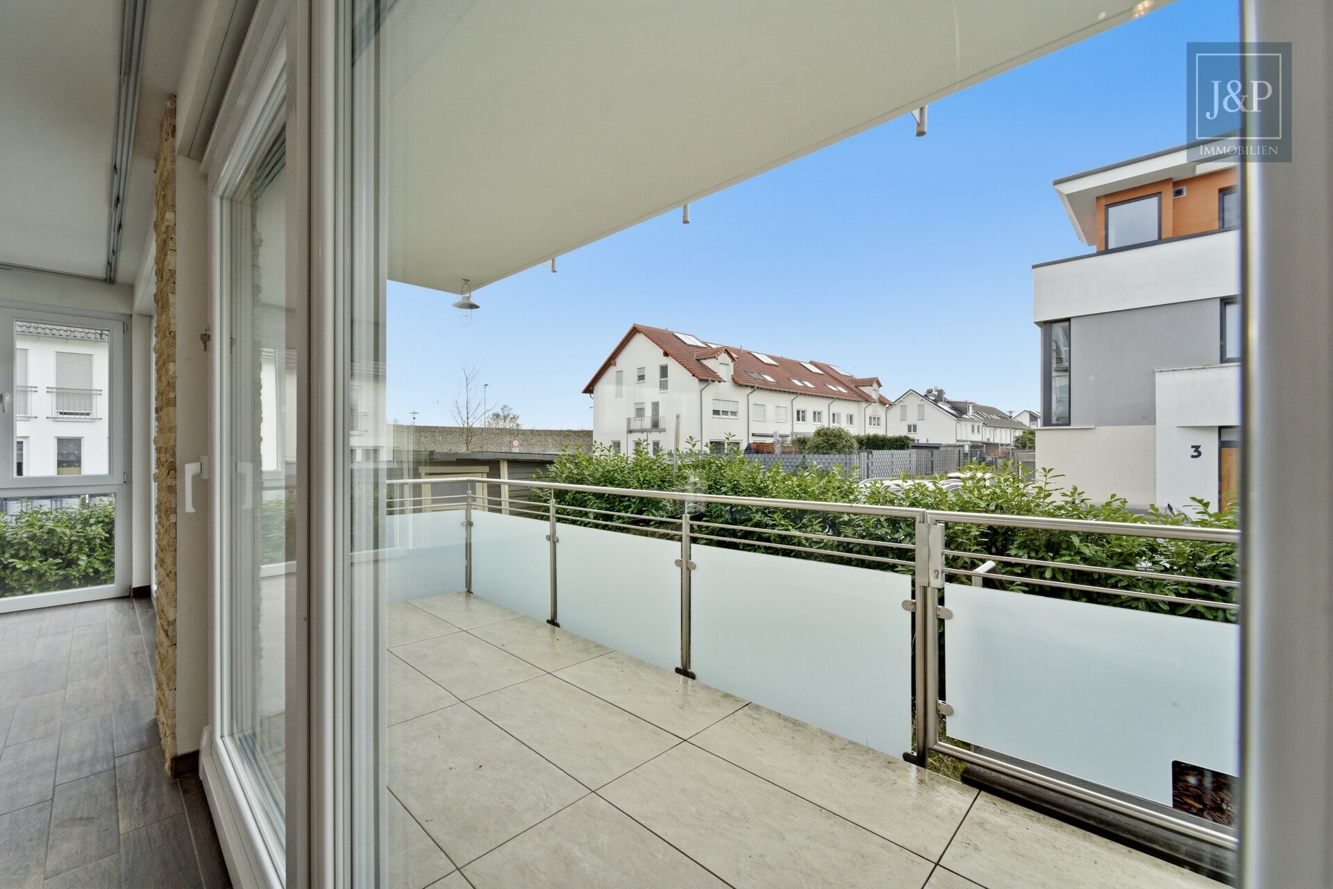 Moderne Maisonette Wohnung mit Garten & Balkon, KfW-70-Standard & 2 Stellplätzen in Kelsterbach - Balkon