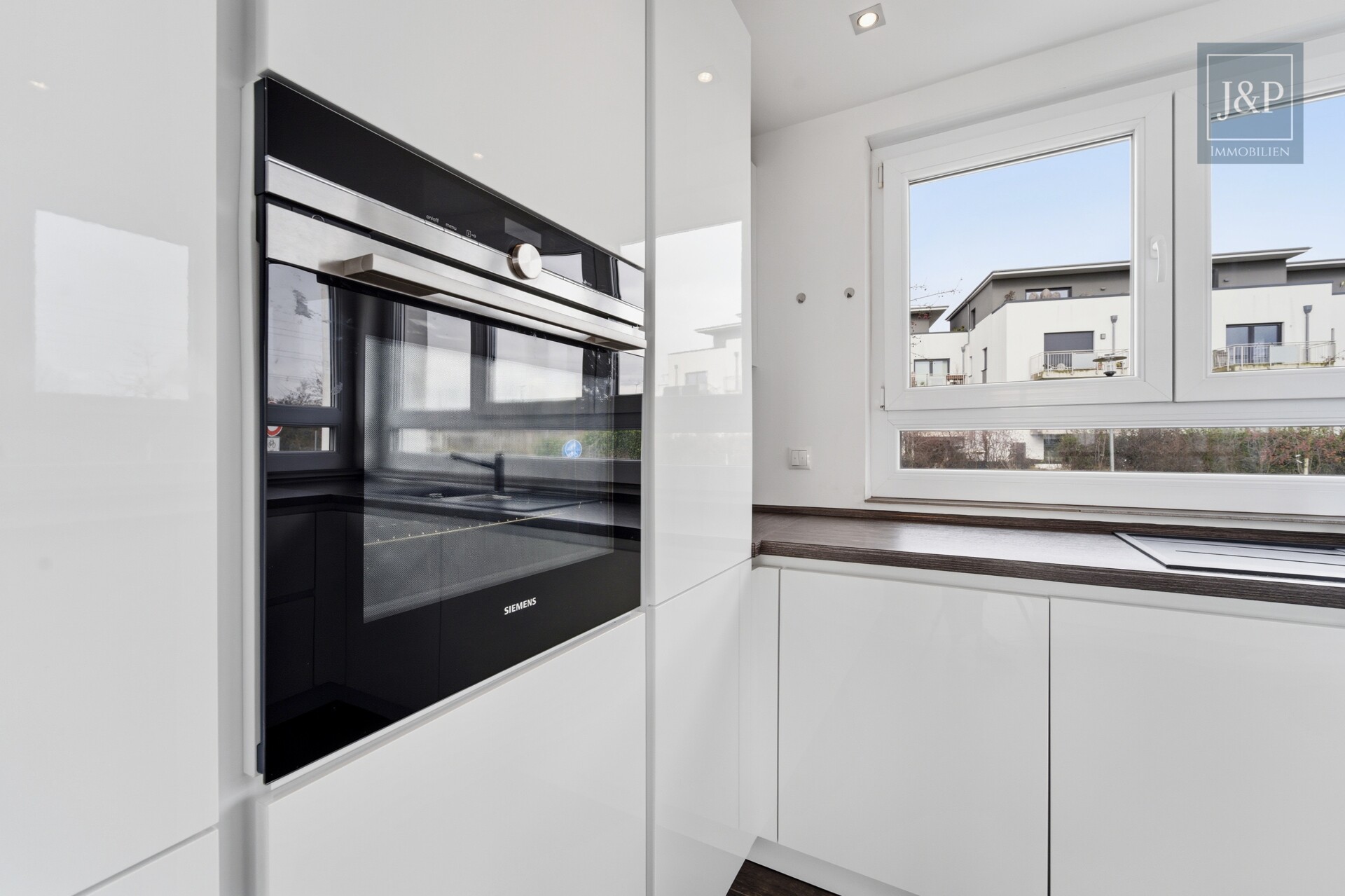 Moderne Maisonette Wohnung mit Garten & Balkon, KfW-70-Standard & 2 Stellplätzen in Kelsterbach - Küche