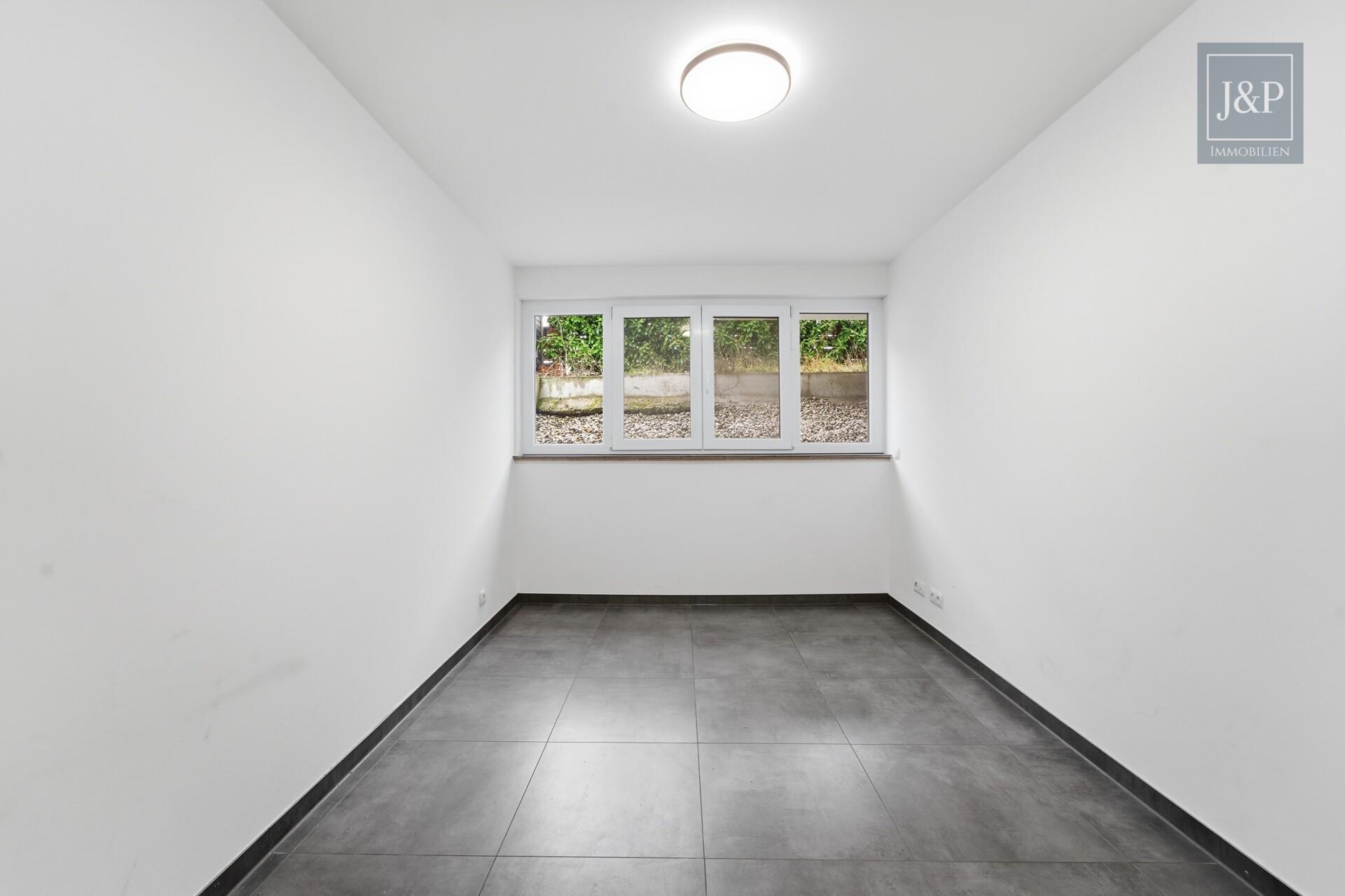 Moderne Maisonette Wohnung mit Garten & Balkon, KfW-70-Standard & 2 Stellplätzen in Kelsterbach - Büro UG