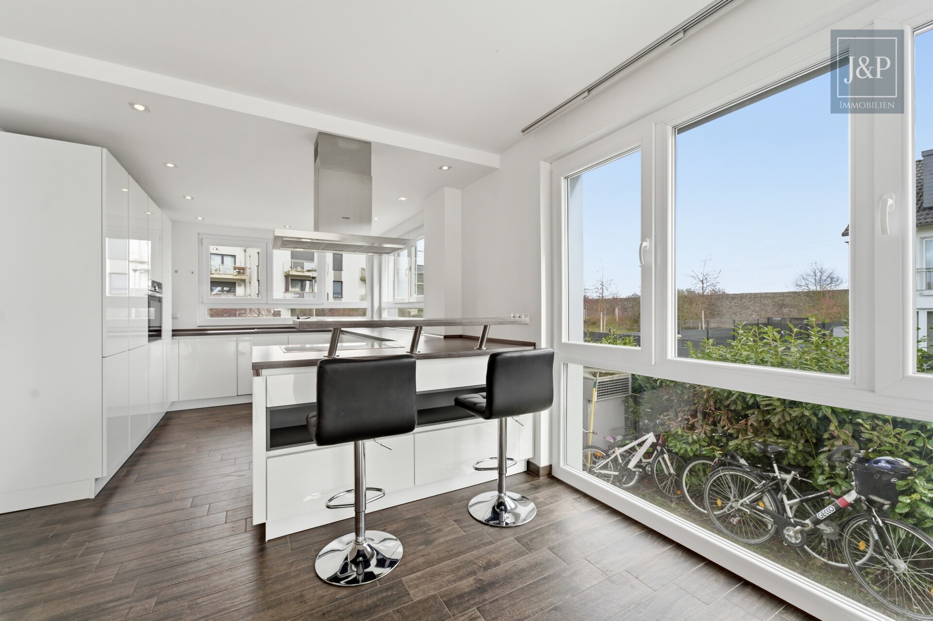 Moderne Maisonette Wohnung mit Garten & Balkon, KfW-70-Standard & 2 Stellplätzen in Kelsterbach - Küche