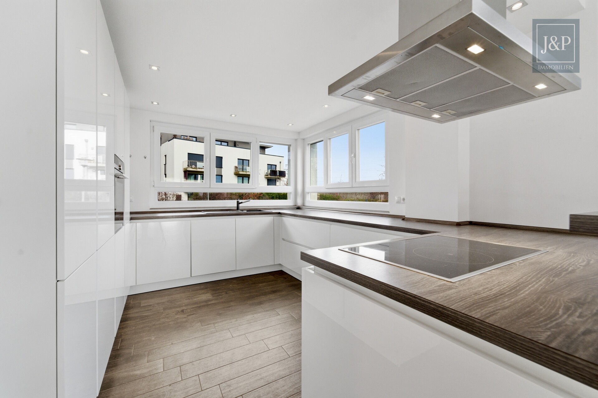 Moderne Maisonette Wohnung mit Garten & Balkon, KfW-70-Standard & 2 Stellplätzen in Kelsterbach - Küche