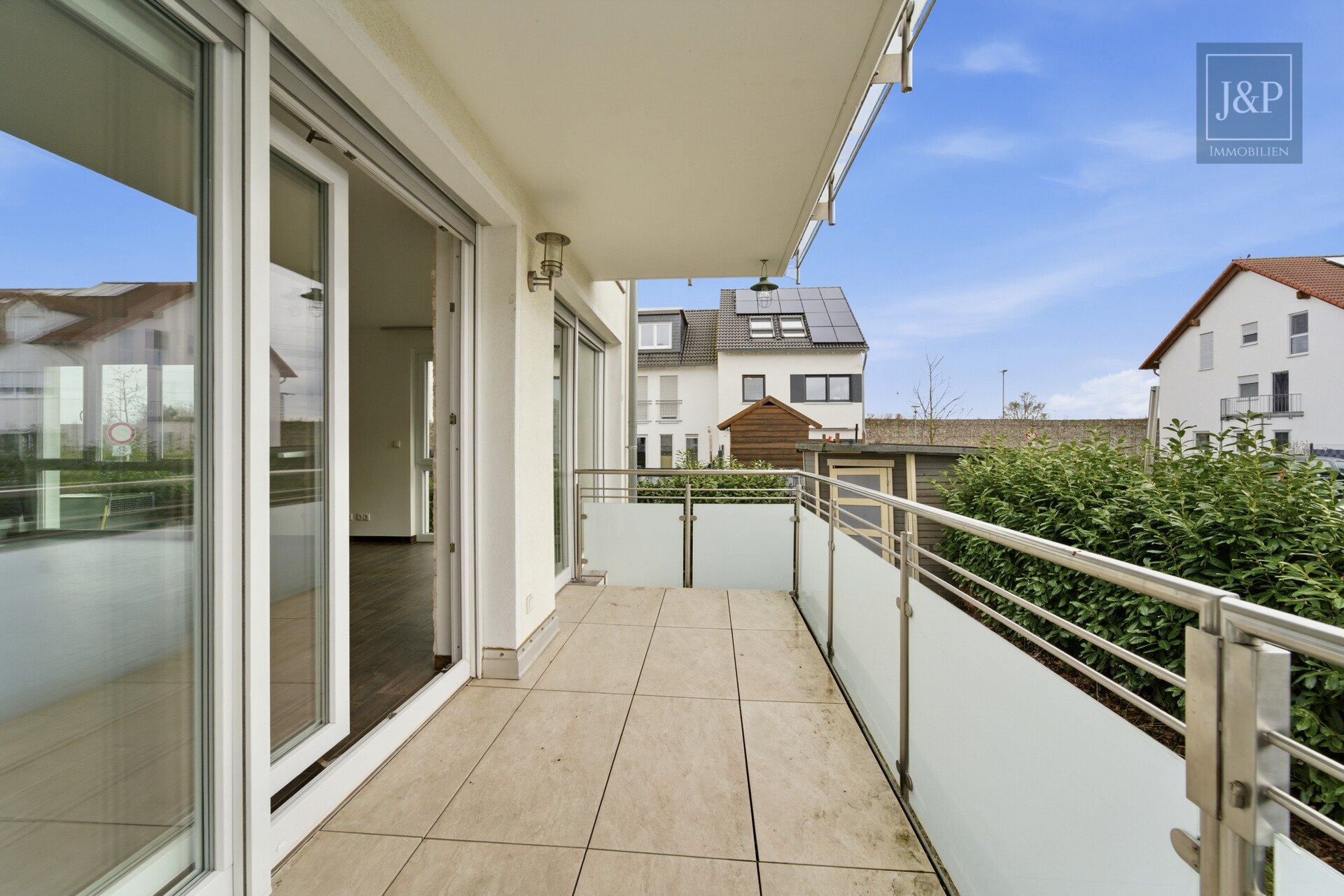 Moderne Maisonette Wohnung mit Garten & Balkon, KfW-70-Standard & 2 Stellplätzen in Kelsterbach - Balkon