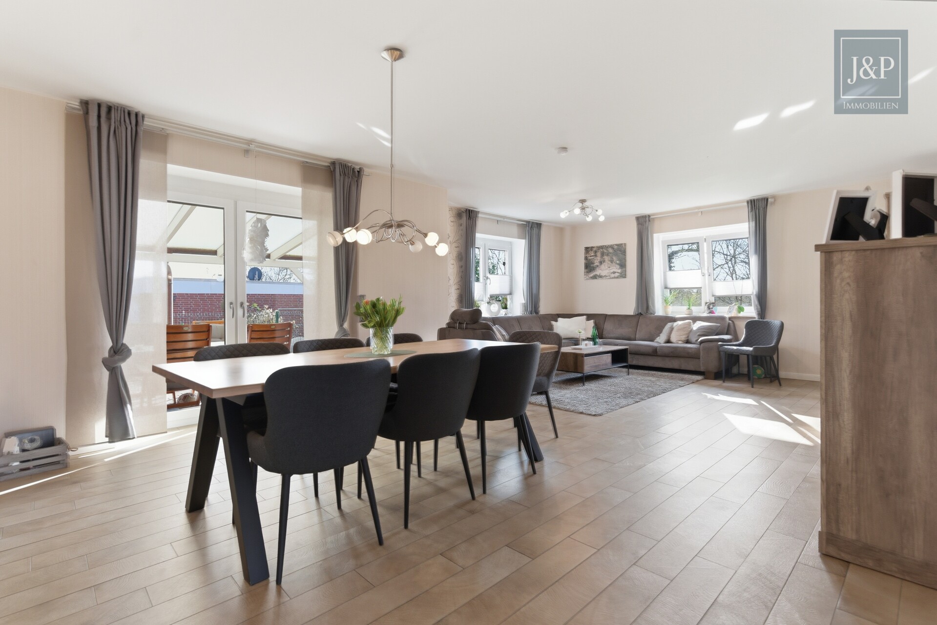 Einzugsbereit: Einmaliger Wohntraum zum Wohlfühlen! - Wohn- & Esszimmer