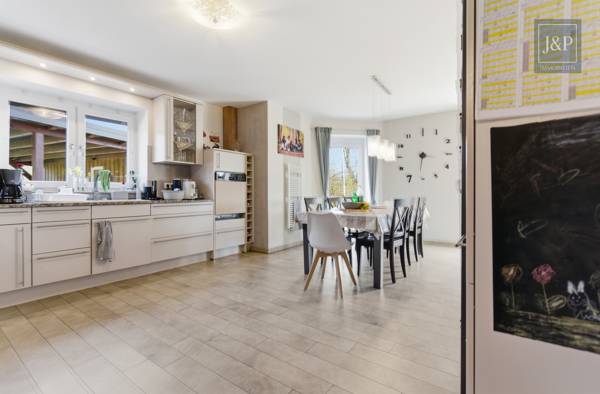 Einzugsbereit: Einmaliger Wohntraum zum Wohlfühlen! - Küche