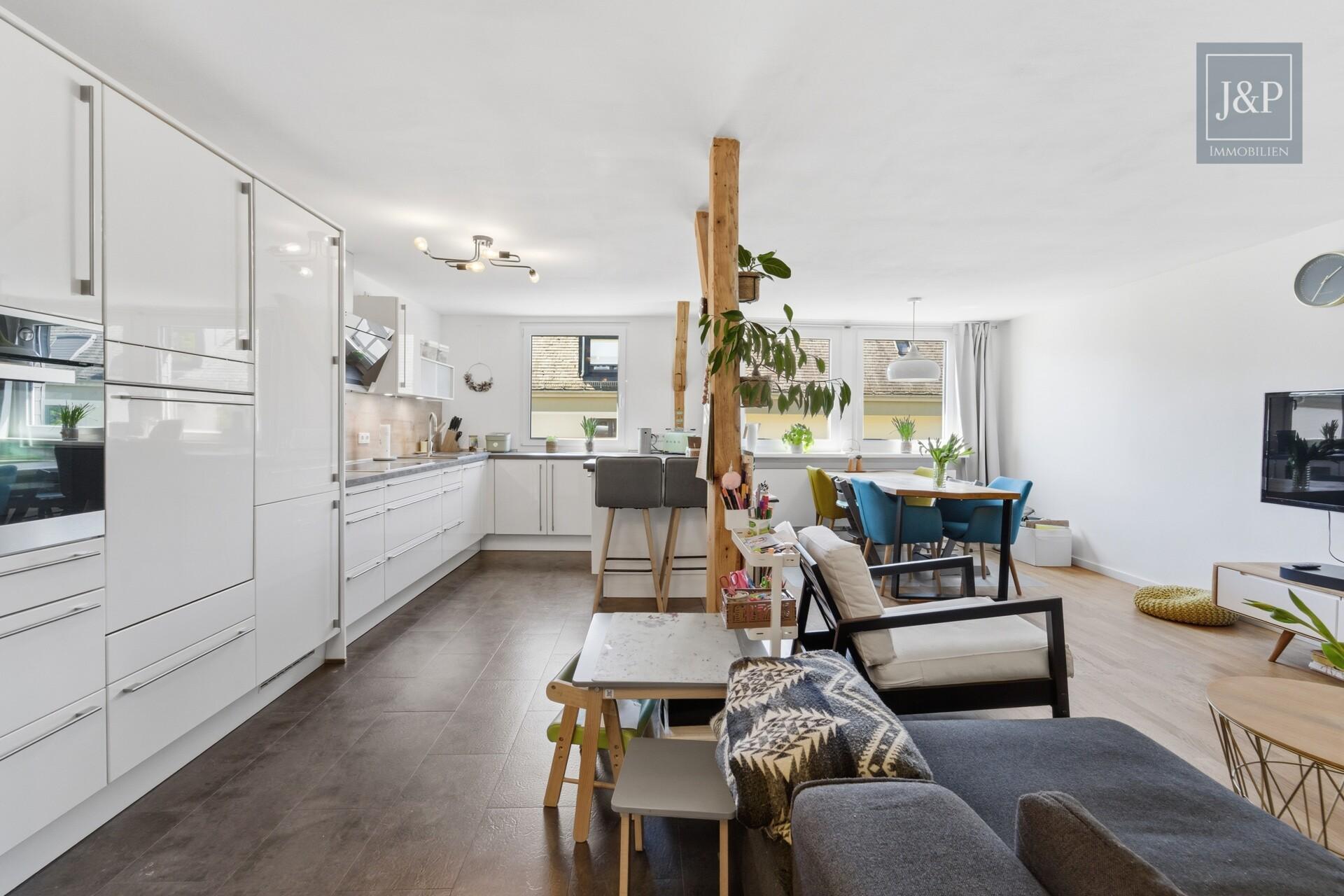 Großzügige 5-Zimmer-Wohnung in Wiesbaden – modernisiert mit Ausbaupotenzial & Garage - Wohnzimmer