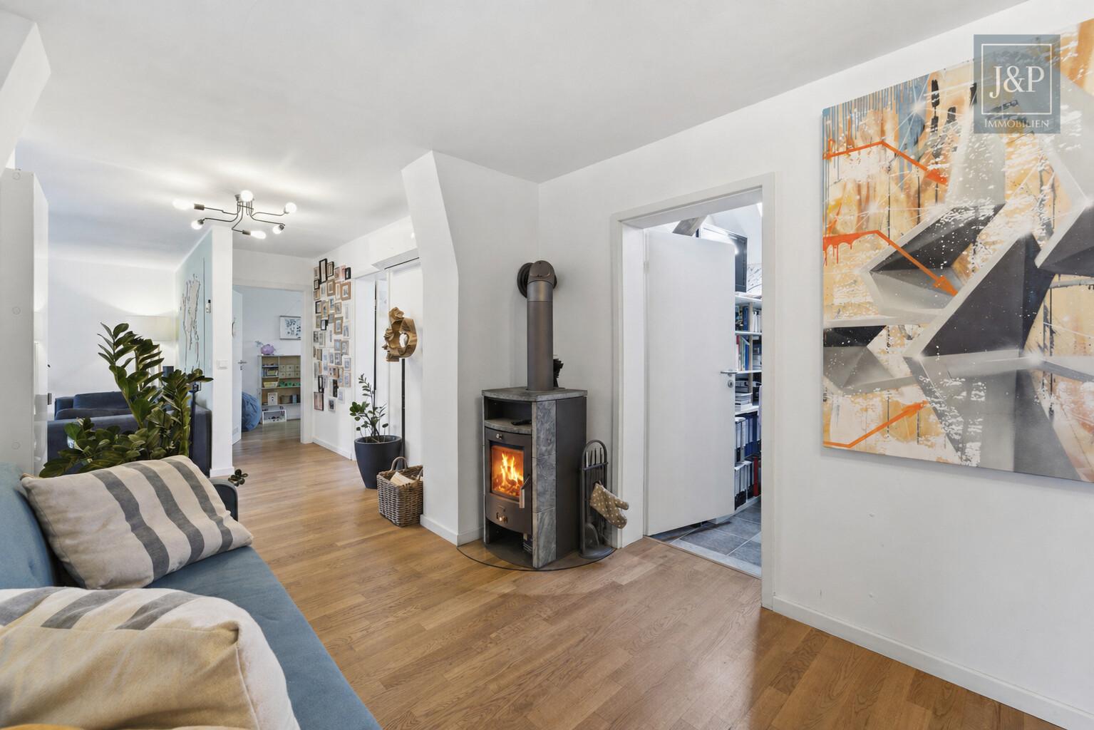 Großzügige 5-Zimmer-Wohnung in Wiesbaden – modernisiert mit Ausbaupotenzial & Garage - Flur