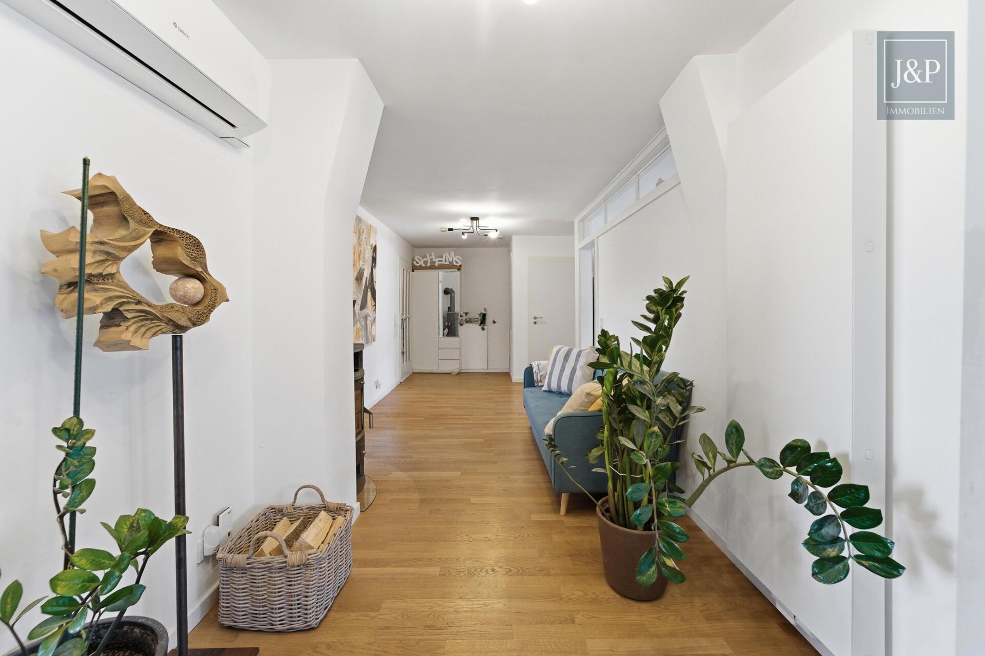 Großzügige 5-Zimmer-Wohnung in Wiesbaden – modernisiert mit Ausbaupotenzial & Garage - Flur