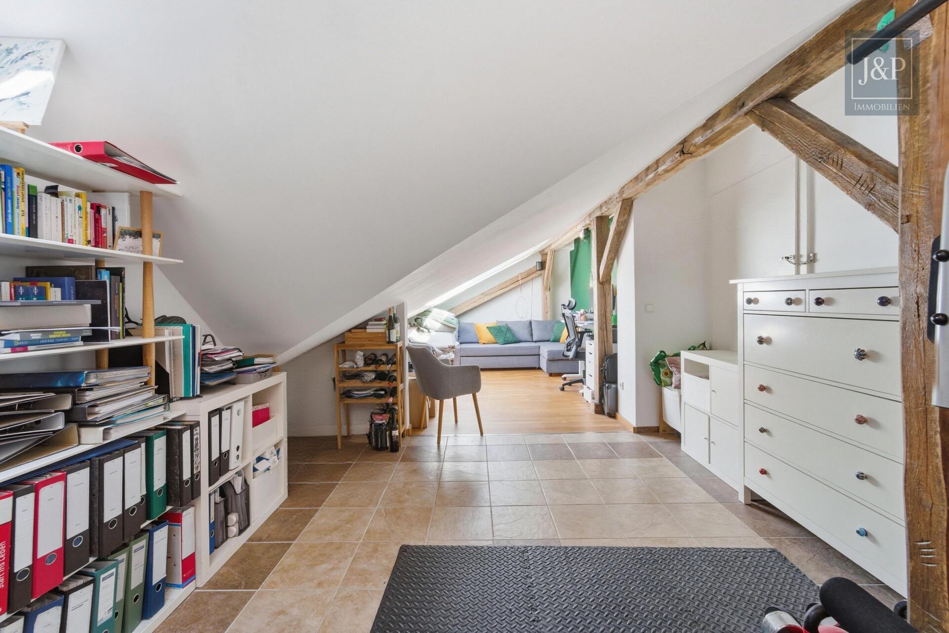 Großzügige 5-Zimmer-Wohnung in Wiesbaden – modernisiert mit Ausbaupotenzial & Garage - Schlafzimmer 4