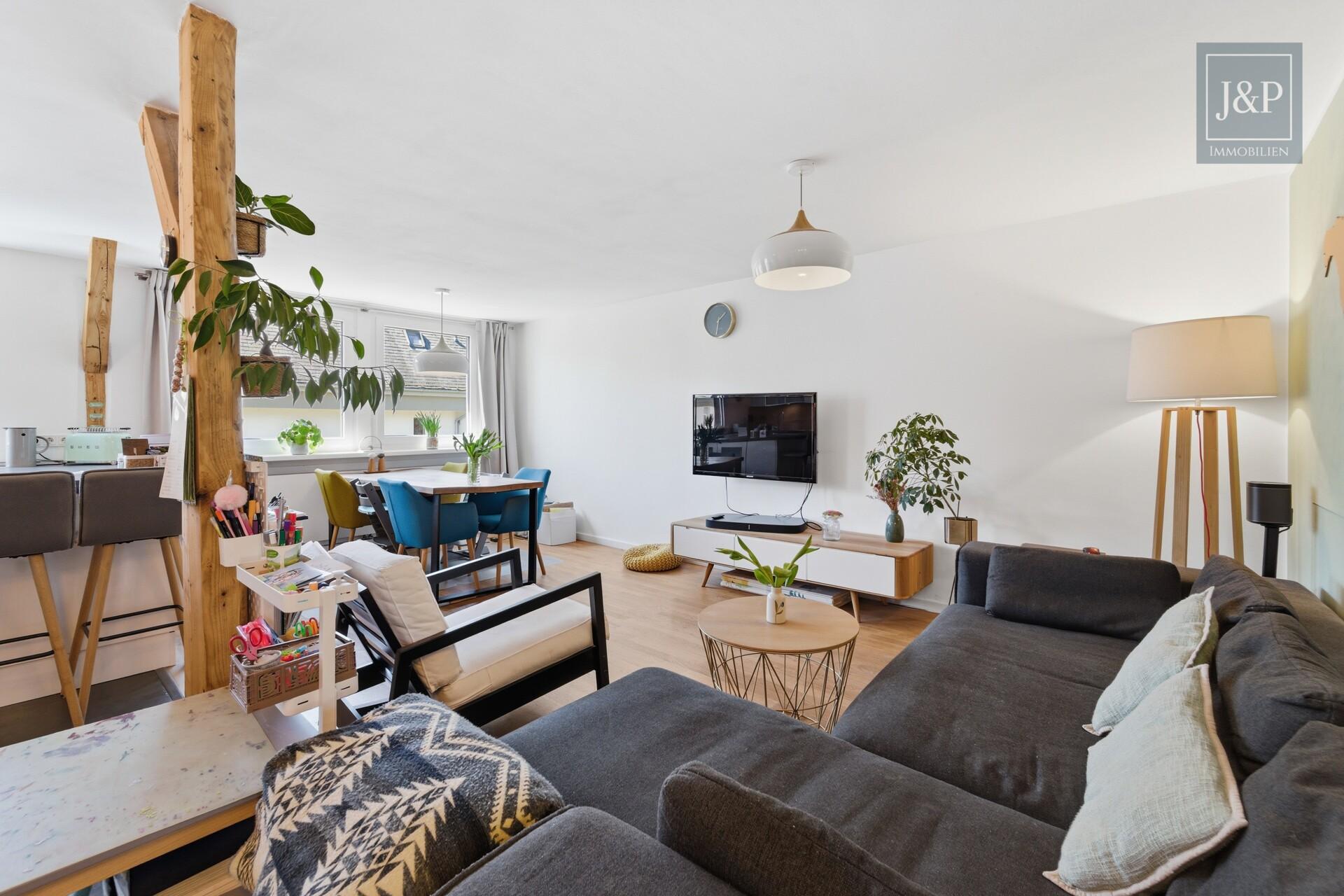 Großzügige 5-Zimmer-Wohnung in Wiesbaden – modernisiert mit Ausbaupotenzial & Garage - Wohnzimmer