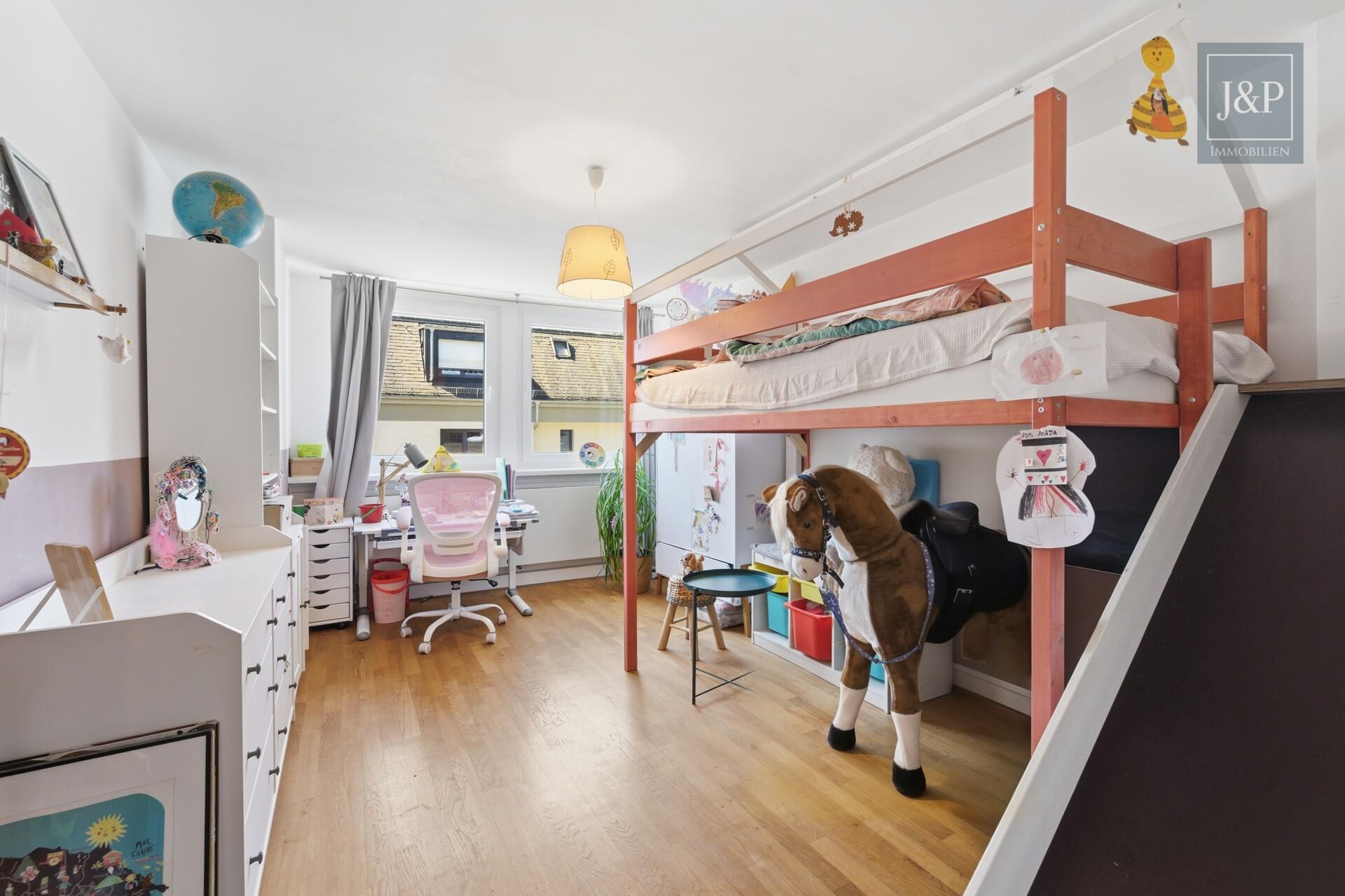 Großzügige 5-Zimmer-Wohnung in Wiesbaden – modernisiert mit Ausbaupotenzial & Garage - Schlafzimmer 2