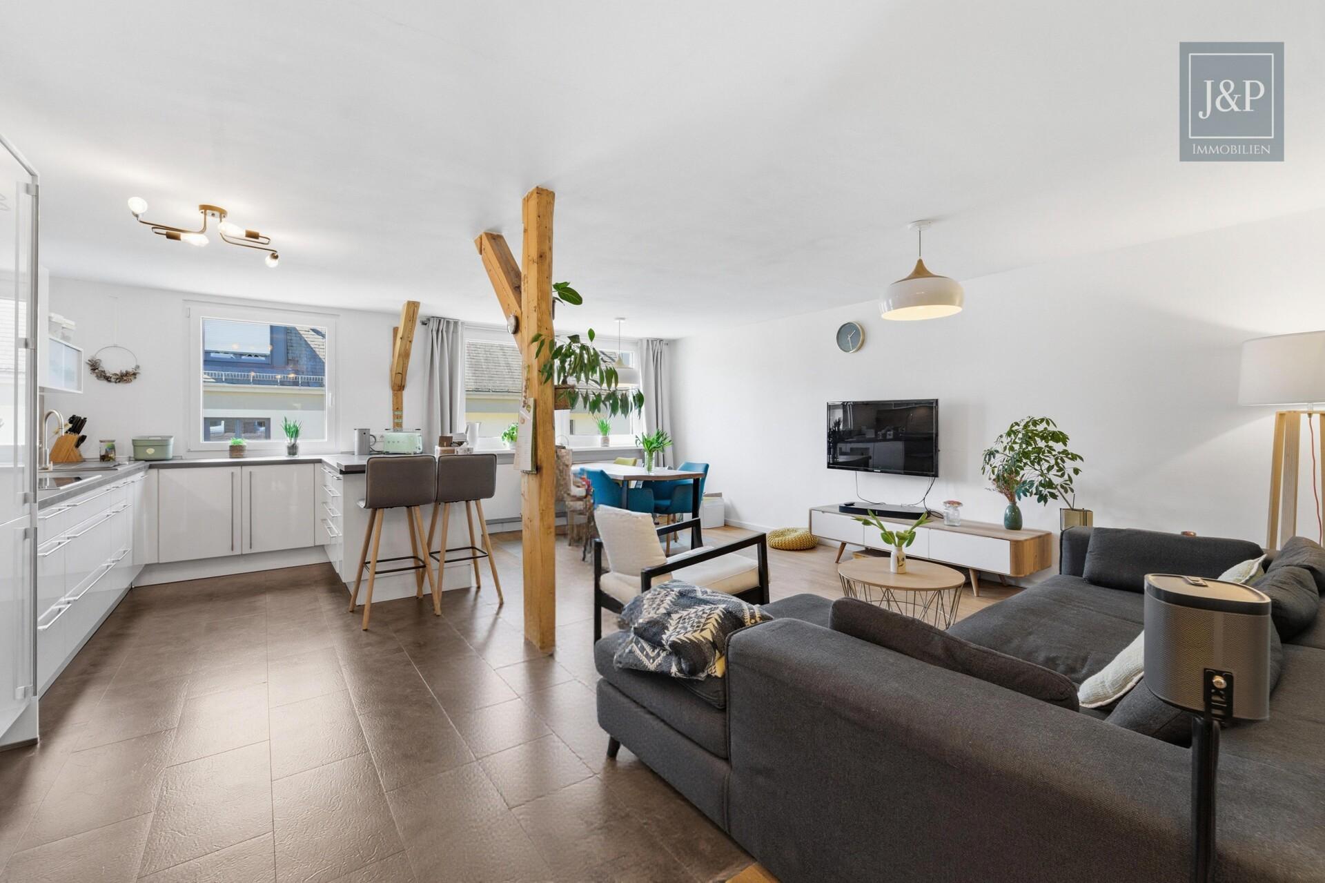 Großzügige 5-Zimmer-Wohnung in Wiesbaden – modernisiert mit Ausbaupotenzial & Garage - Wohnzimmer