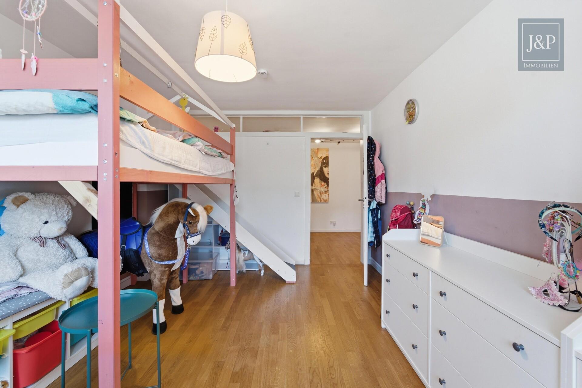 Großzügige 5-Zimmer-Wohnung in Wiesbaden – modernisiert mit Ausbaupotenzial & Garage - Schlafzimmer 2