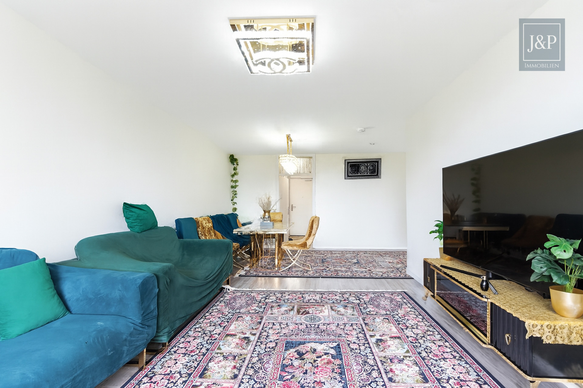 Saniert, zentral, geräumig: 4-Zimmer-Wohnung in Dreieich-Sprendlingen! - Wohnzimmer (Beispiel)