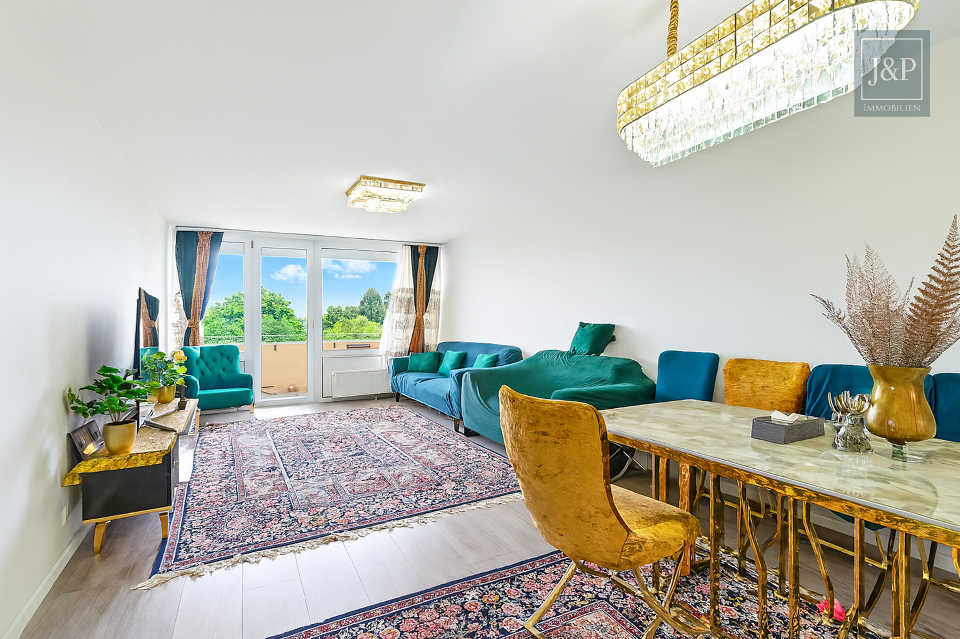 Saniert, zentral, geräumig: 4-Zimmer-Wohnung in Dreieich-Sprendlingen! - Wohnzimmer (Beispiel)