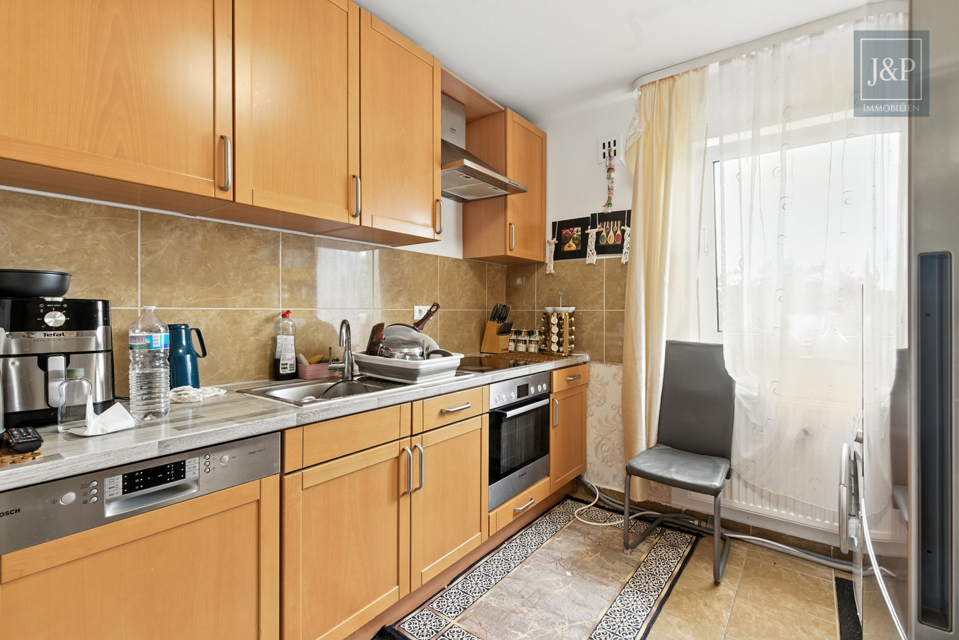 Saniert, zentral, geräumig: 4-Zimmer-Wohnung in Dreieich-Sprendlingen! - Küche