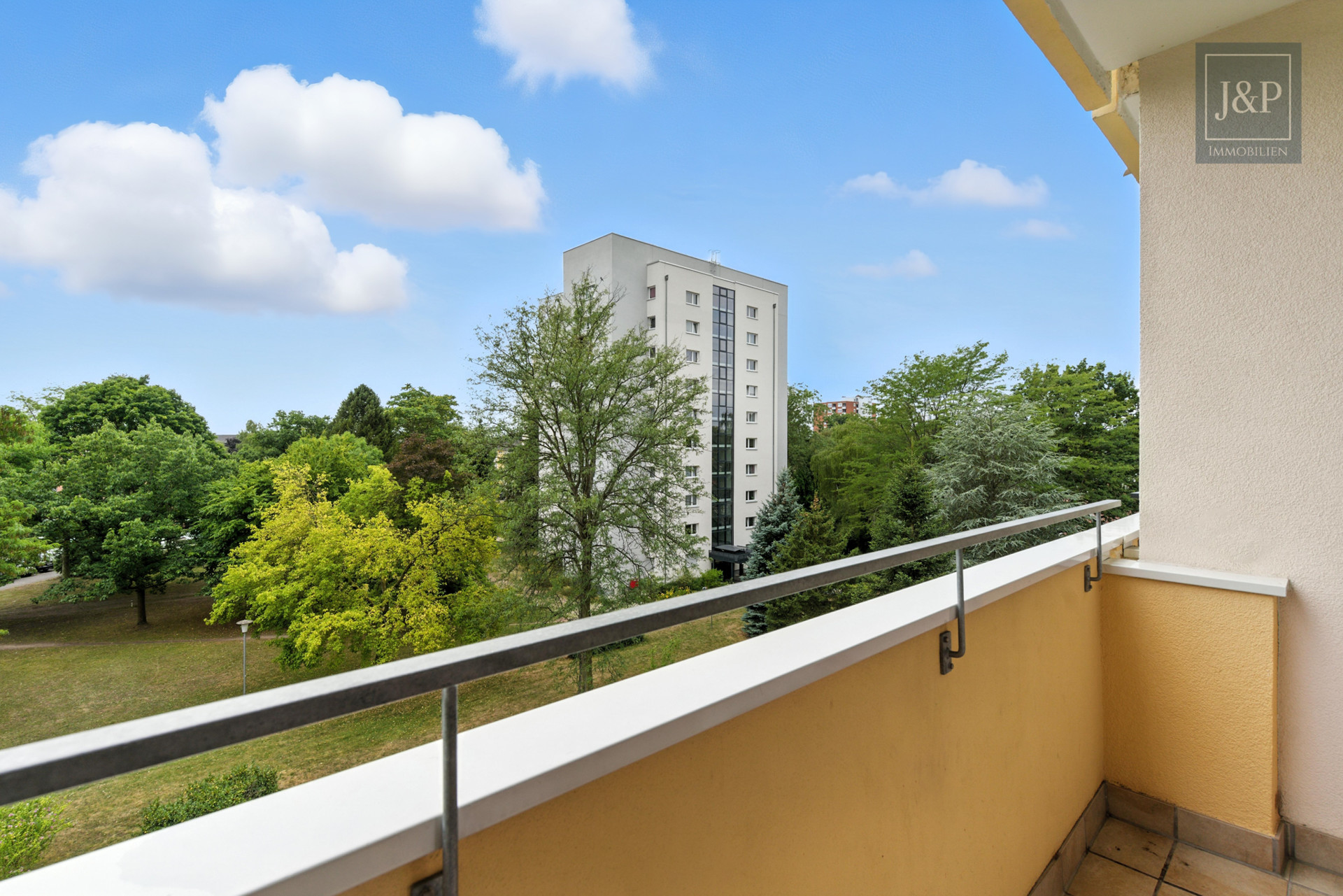 Saniert, zentral, geräumig: 4-Zimmer-Wohnung in Dreieich-Sprendlingen! - Westseitige Loggia