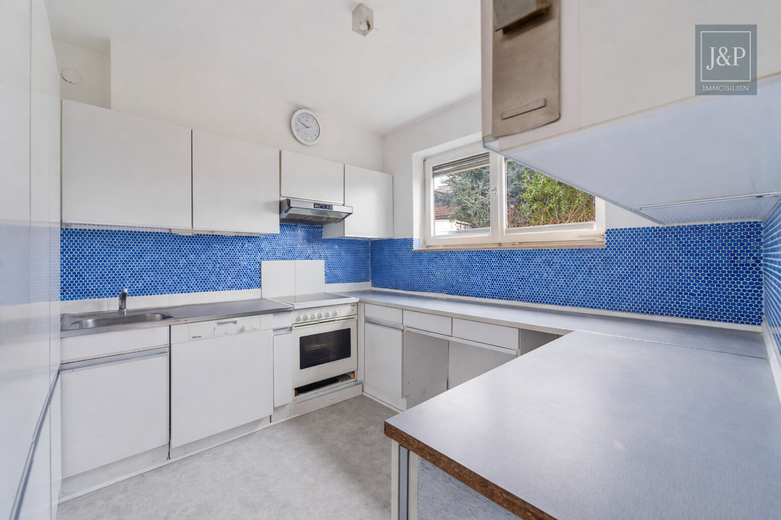 Seltene Gelegenheit: Sanierungsbedürftige DHH am Kapellenberg mit Blick auf Frankfurter Skyline - Küche