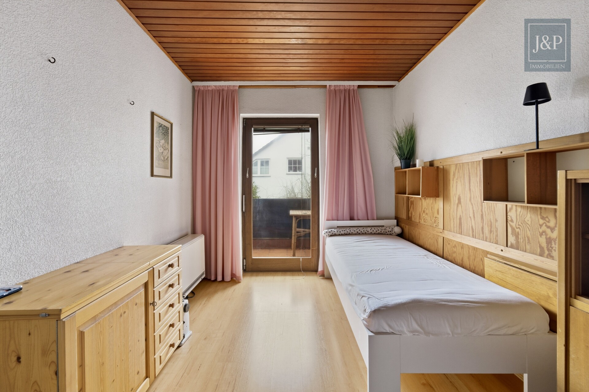 Seltene Gelegenheit: Sanierungsbedürftige DHH am Kapellenberg mit Blick auf Frankfurter Skyline - Schlafzimmer 3