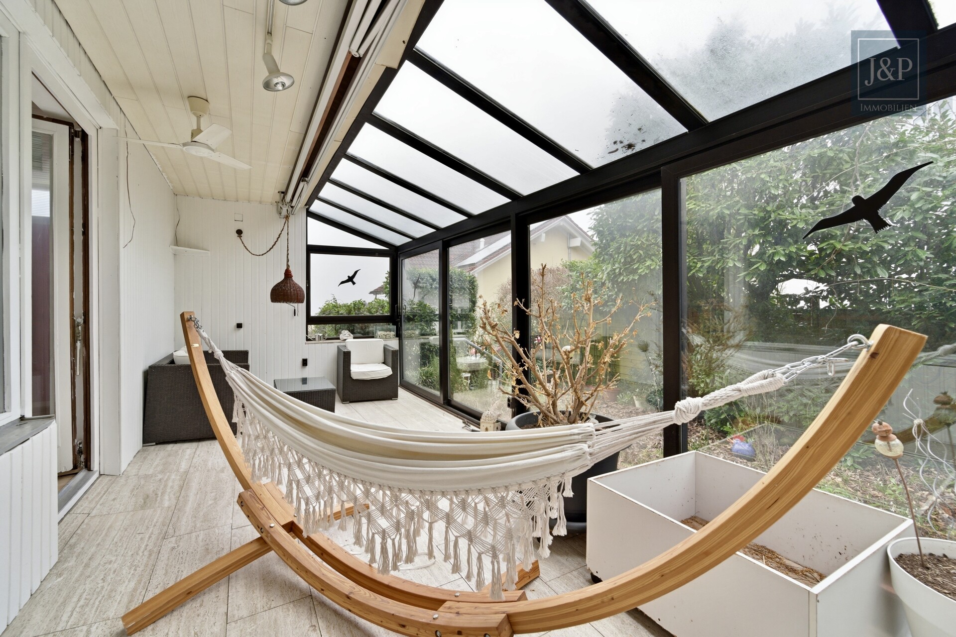 Seltene Gelegenheit: Sanierungsbedürftige DHH am Kapellenberg mit Blick auf Frankfurter Skyline - Wintergarten