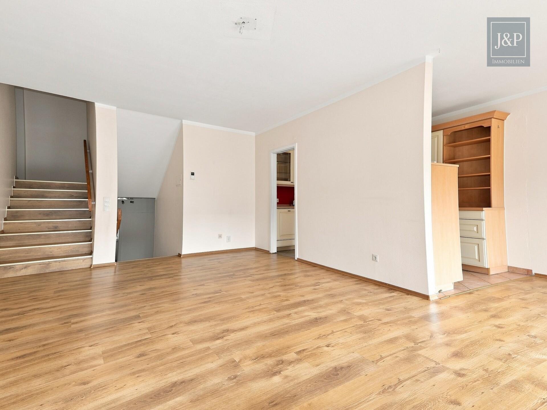Maisonette in Feldrandlage – Balkon & Garage – sofort verfügbar - Offener Wohnbereich 3