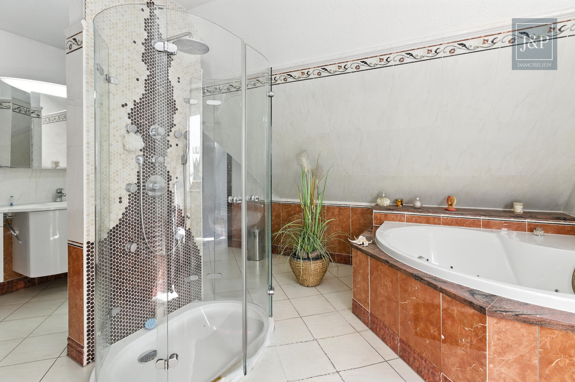 Familientraum in Limsdorf – hell, großzügig, naturnah - Badezimmer