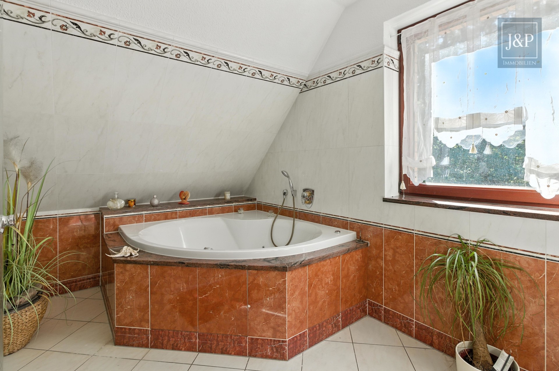 Familientraum in Limsdorf – hell, großzügig, naturnah - Badezimmer