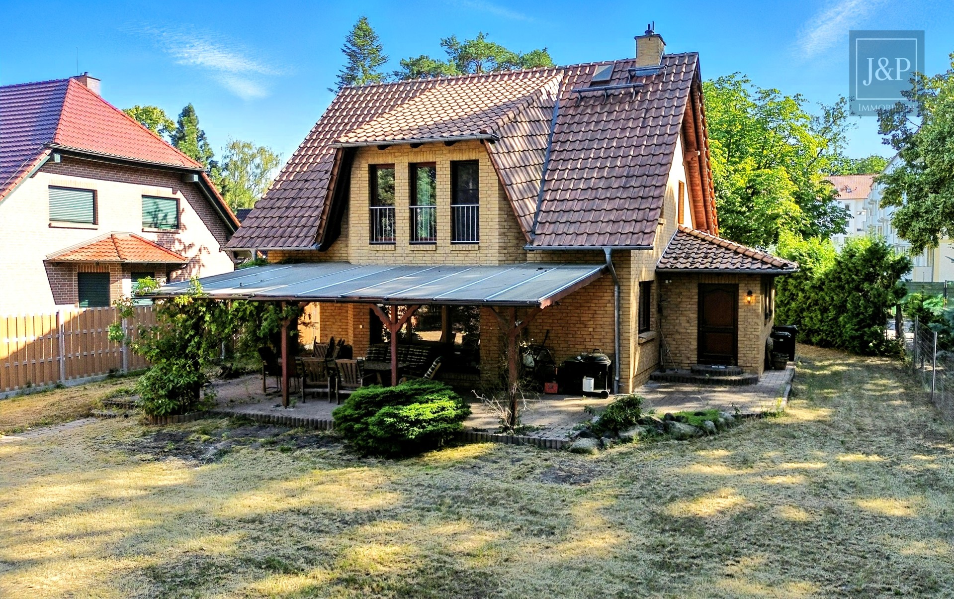 Familientraum in Limsdorf – hell, großzügig, naturnah - Außenansicht